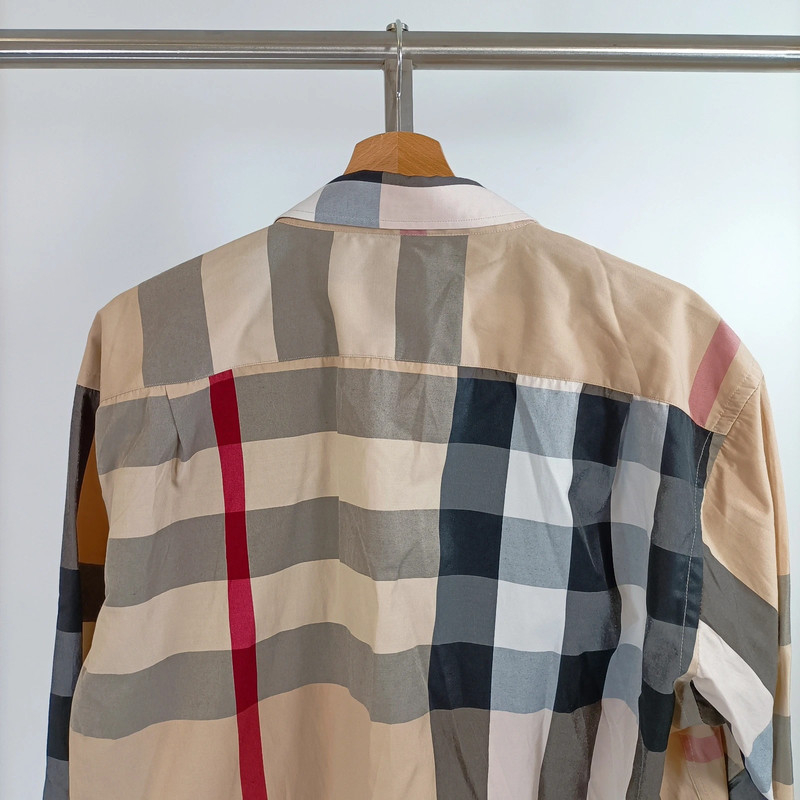 Voir photo 5 de Chemise burberry london à carreaux iconiques beige gris rouge t.52 Chemise burberry london à carreaux iconiques beige gris rouge t.52 Très bon état - Vue 5 -