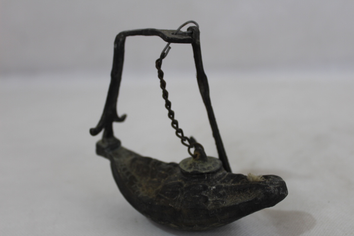 Lot de 4 anciennes petites lampes à huile Aladin rave ou veilleuse en bronze Très bon état - Vue 5 - 