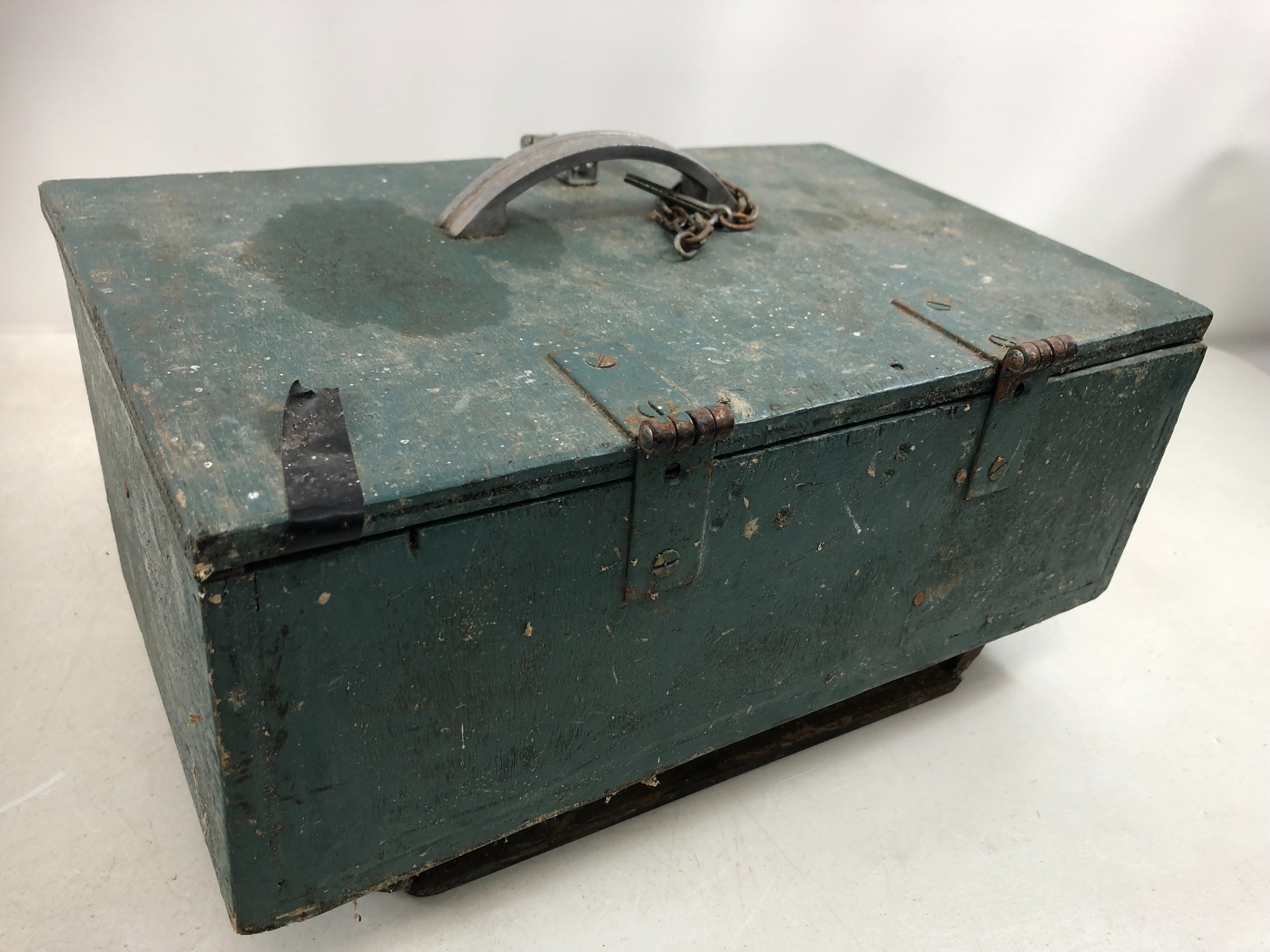 Boite à pêche ancienne pour vélo - Photo 5