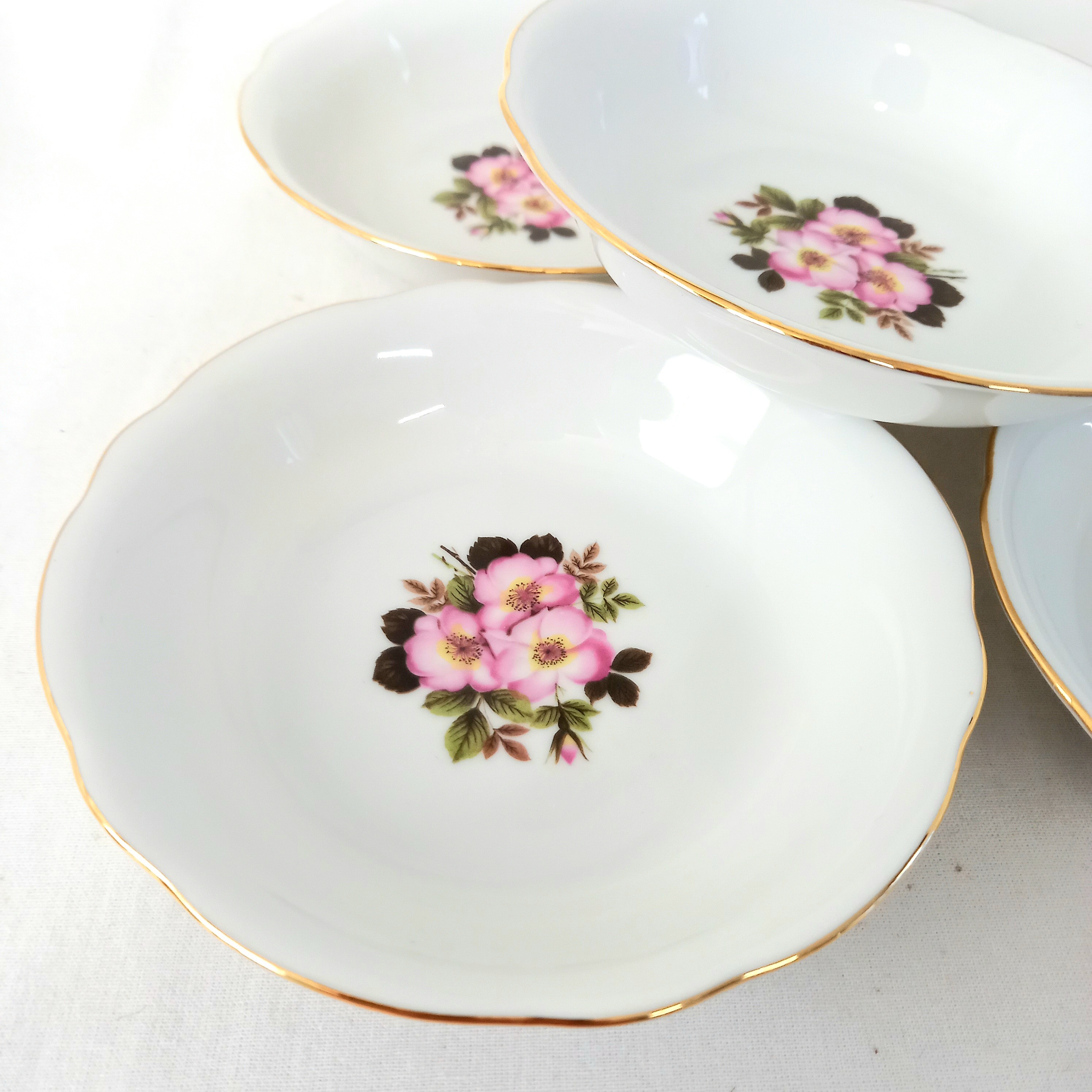 Lot de huit sous tasses Rheinpfalz, Hartporzellan, Germany model 46 Bon état - Vue 2 - 