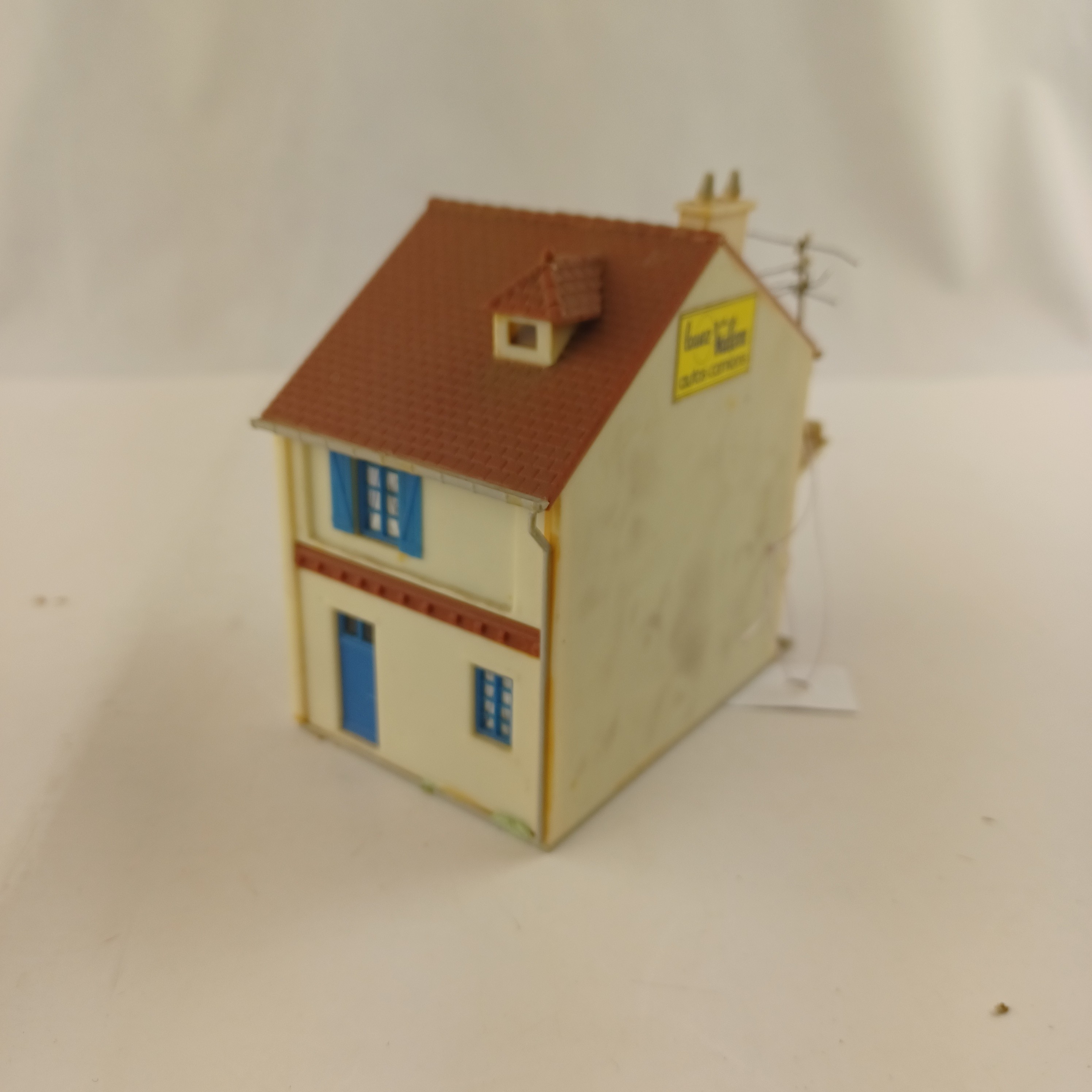 Voir photo 4 de Maquette de modélisme d'une pompe à essence Valem de Paris porte de Bagnolet de 6x10x9 cm Maquette de modélisme d'une pompe à essence Valem de Paris porte de Bagnolet de 6x10x9 cm Très bon état - Vue 4 -