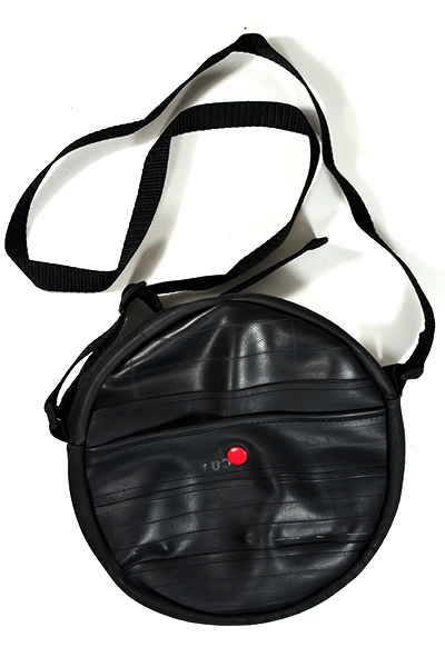 Acheter "CH'AIR - Sac - rond- zip Noir" - Création / Fait main Comme neuf - 40,00 € "CH'AIR - Sac - rond- zip Noir" - Création / Fait main Comme neuf - reconditionné disponible sur Label Emmaüs