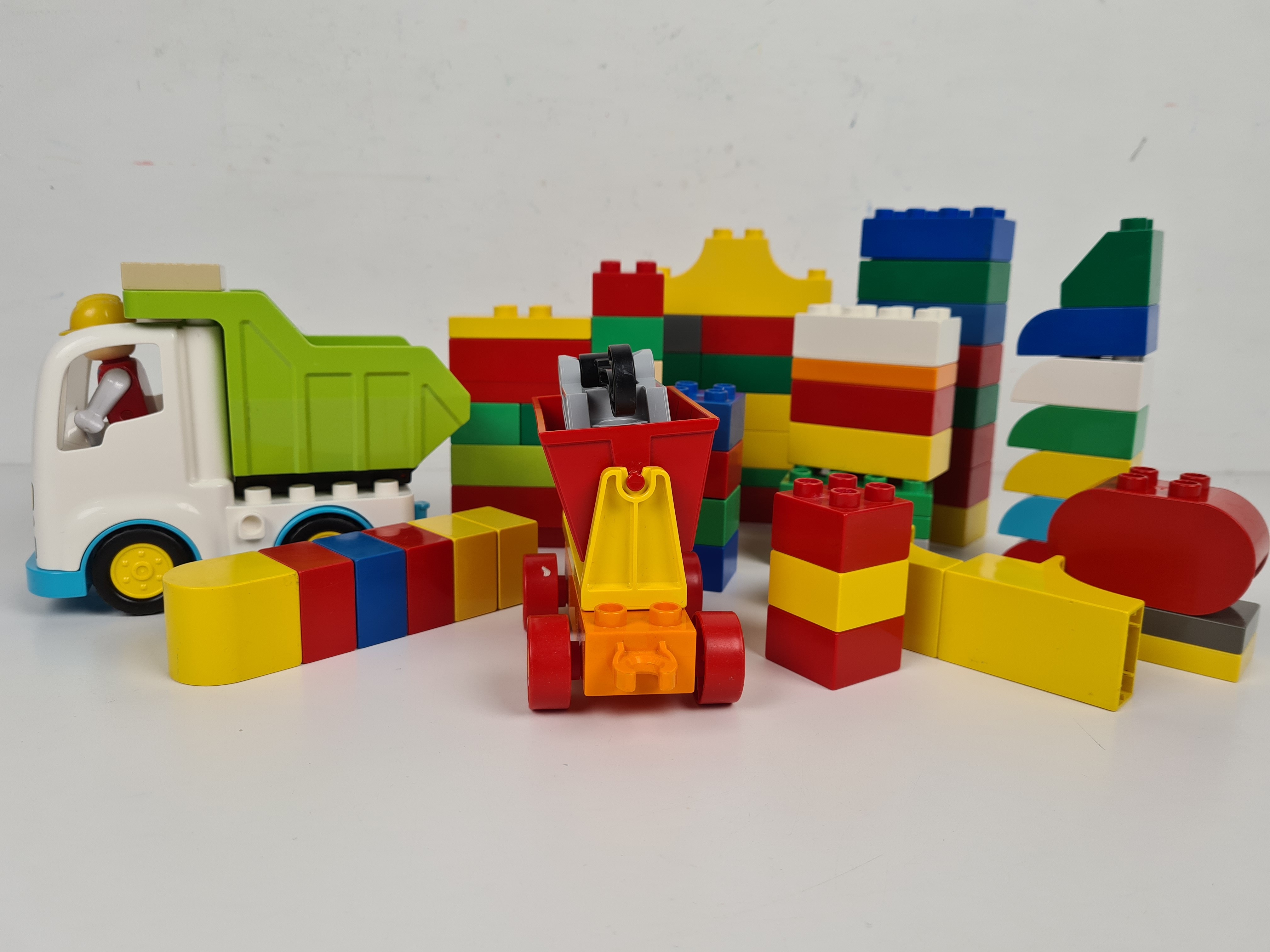 Lego Duplo - Sachet 1kg de blocs de construction en vrac avec 1 voiture et 1 véhicule - +12 mois - Photo 4