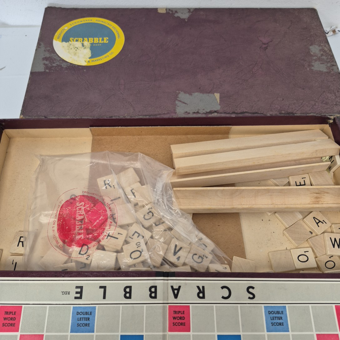 Voir photo 3 de Jeu de société « Scrabble » vintage 1953 par Selchow & Righter Co. Jeu de société « Scrabble » vintage 1953 par Selchow & Righter Co. - Vue 3 -