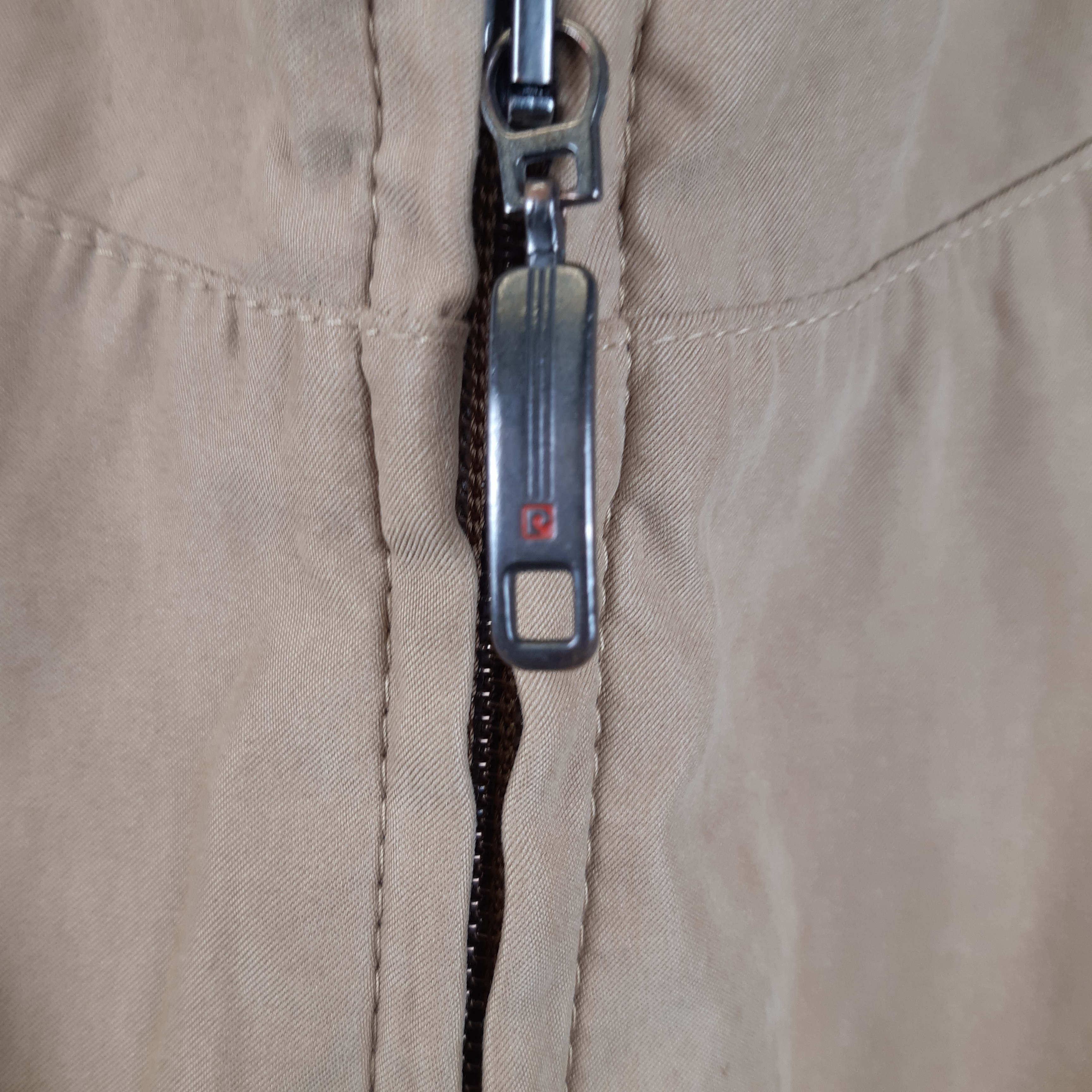 Voir photo 3 de Pierre Cardin - Veste chic beige sable - Taille 50 = Epaules Pierre Cardin - Veste chic beige sable - Taille 50 = Epaules Très bon état - Vue 3 -