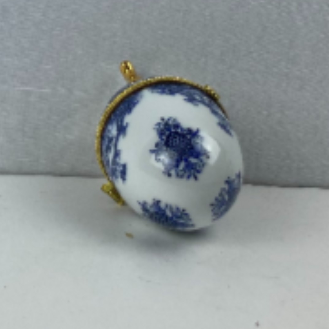 Œuf en porcelaine Très bon état - Vue 6 - 