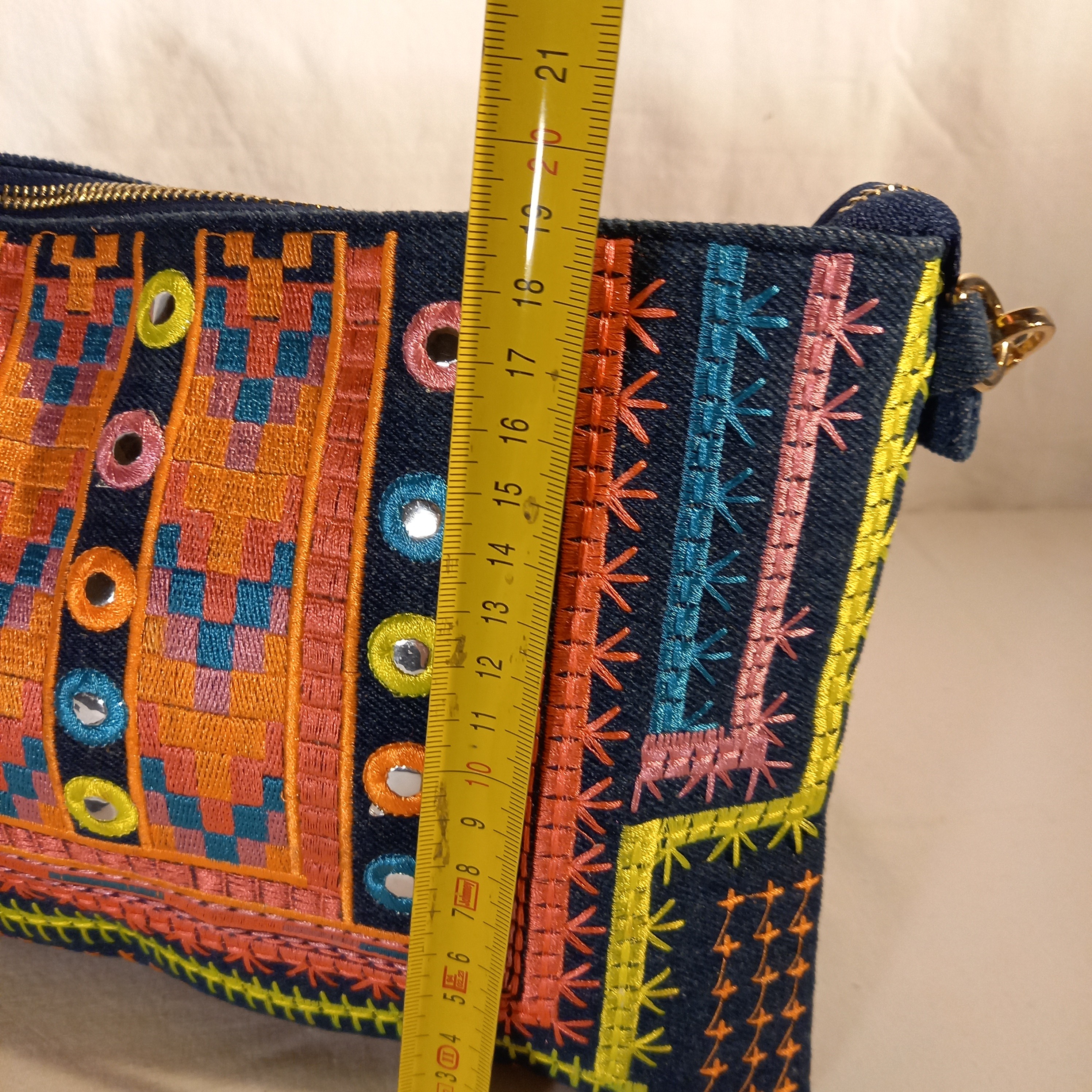 Sac tissu & broderies ethnique à franges et perles - Photo 4
