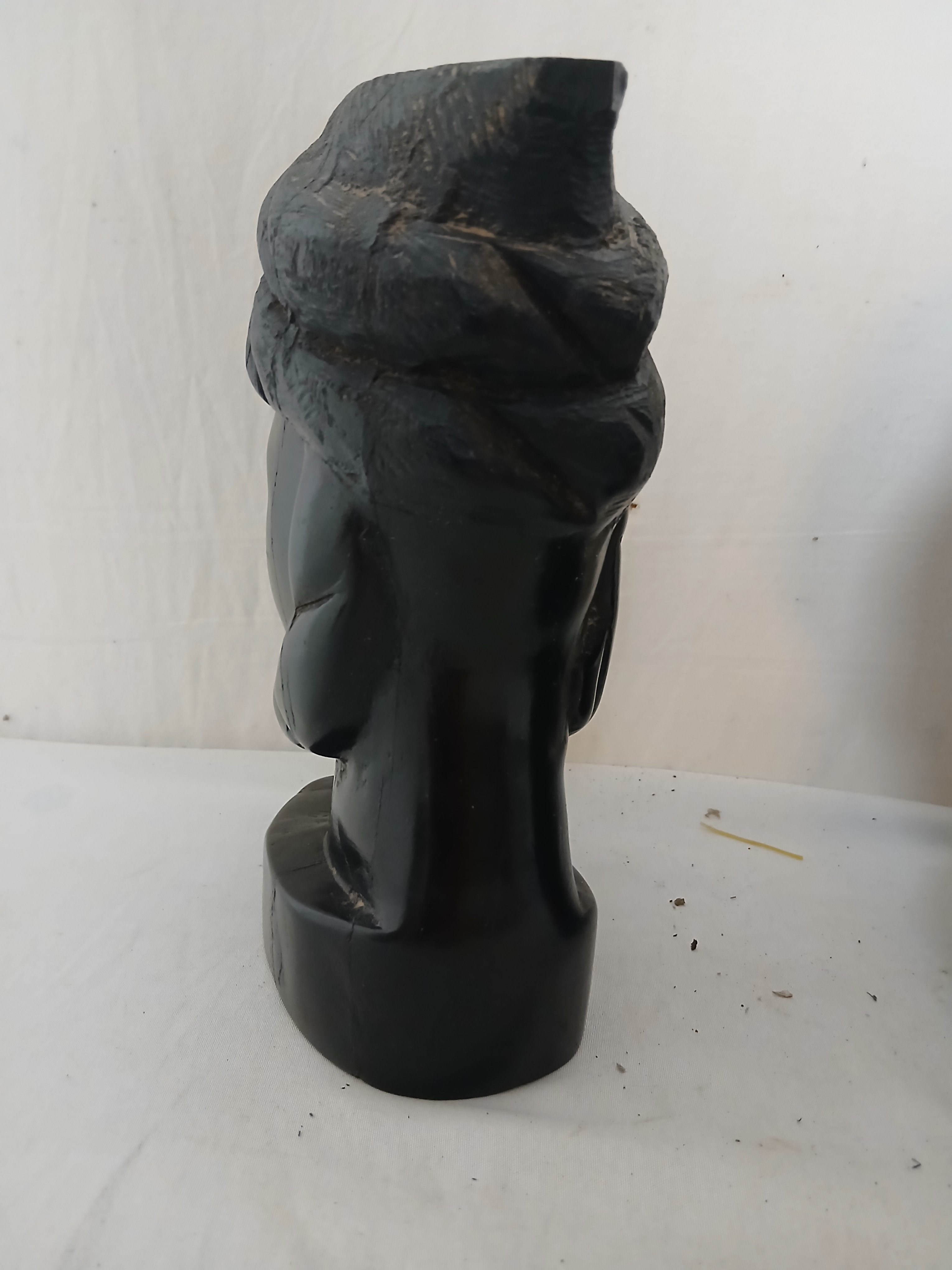 Voir photo 6 de Bustes représentants deux visages africains en bois très lourd(ébéne?) Bustes représentants deux visages africains en bois très lourd(ébéne?) Bon état - Vue 6 -