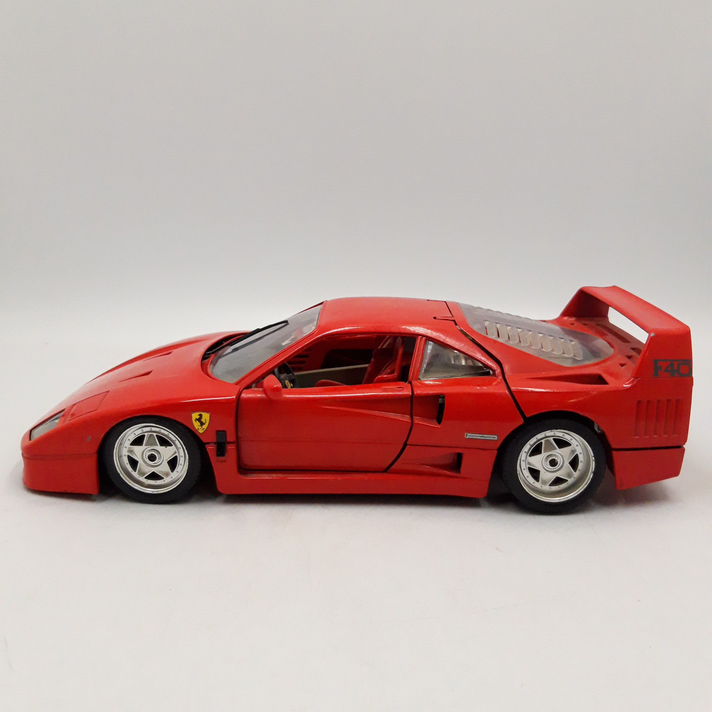 Voiture miniature de Collection, FERRARI F40 (1987) BURAGO Rouge, Ech.1/18. Très bon état - Vue 9 - 