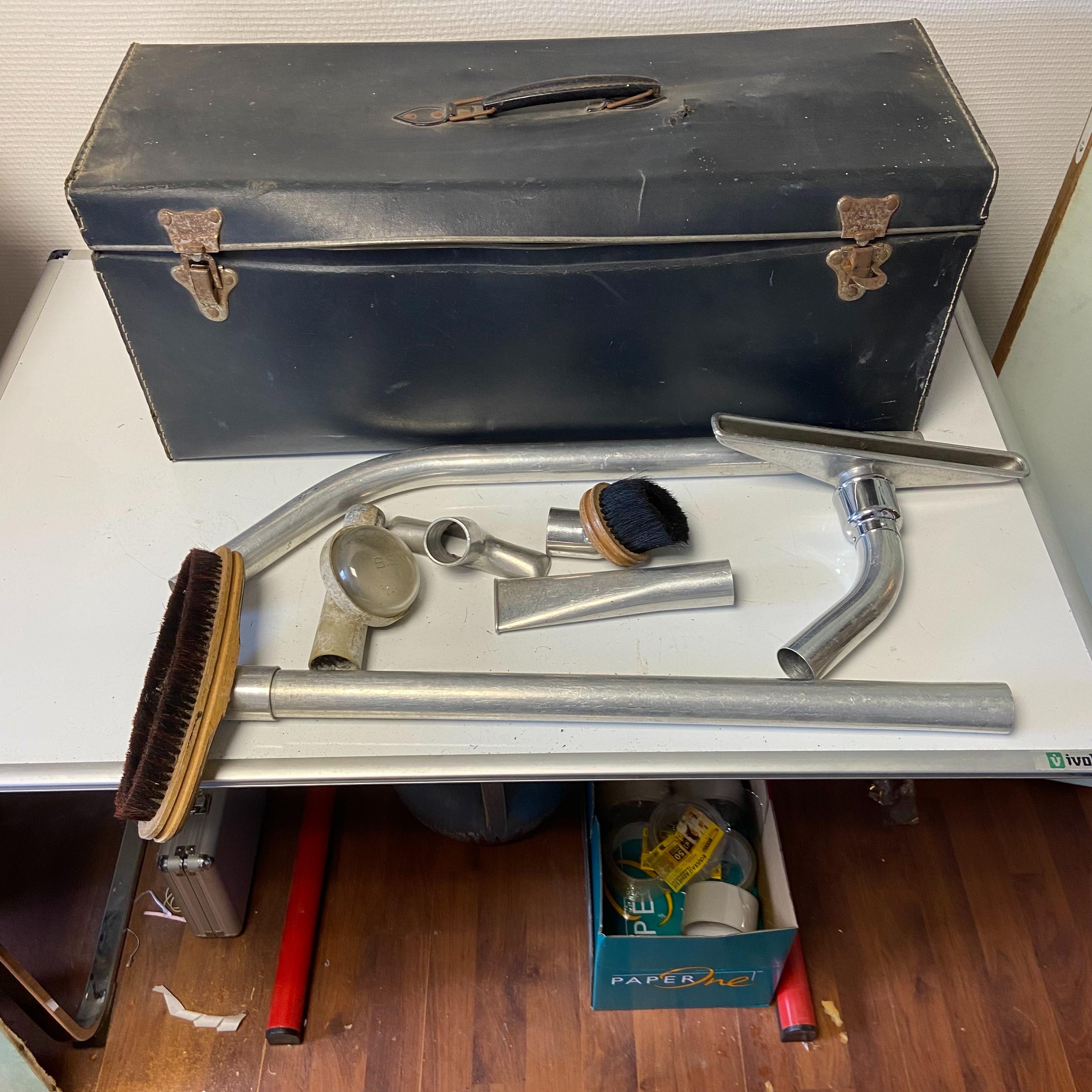 Aspirateur traineau vintage S.E.V vintage ( années 50) qui fonctionne dans sa mallette d'origine - Très bon état - Photo 9