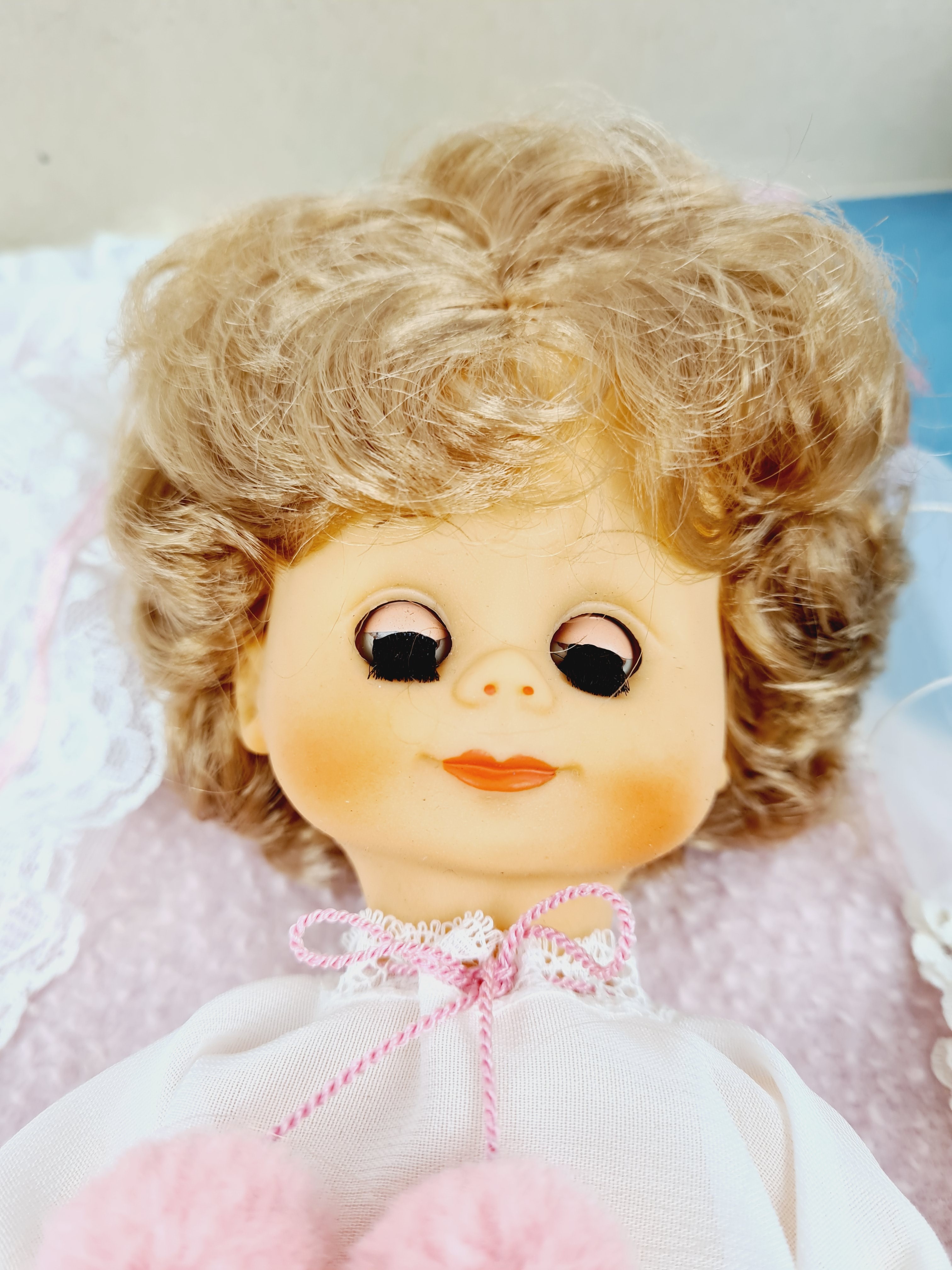 Poupée ancienne - Poupée ARI, yeux bleus, dormant - dans sa boite d'origine avec ses accessoires - 25 cm - Photo 6