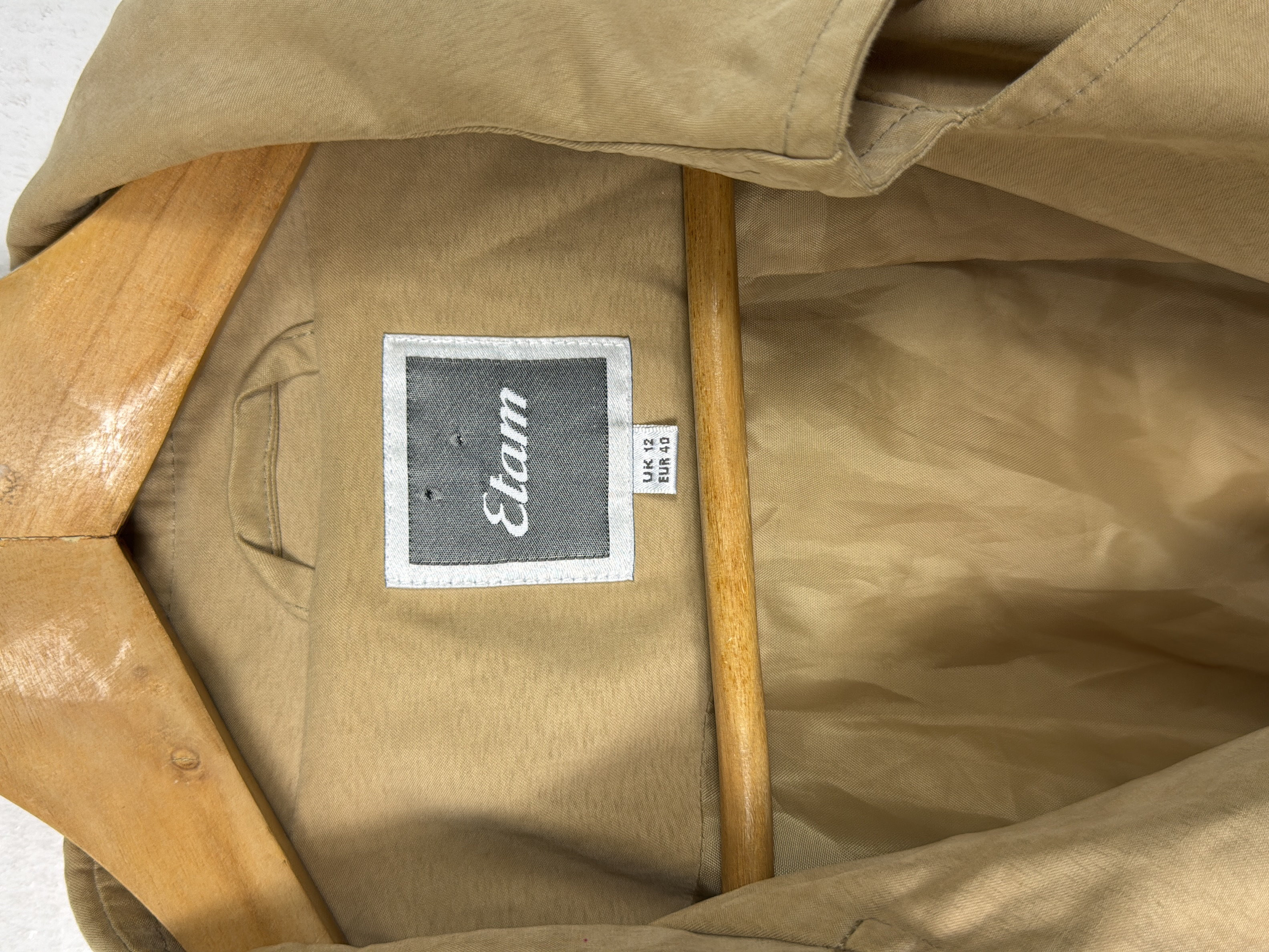Voir photo 3 de Trench classique beige Etam L 40 💛 Trench classique beige Etam L 40 💛 Très bon état - Vue 3 -