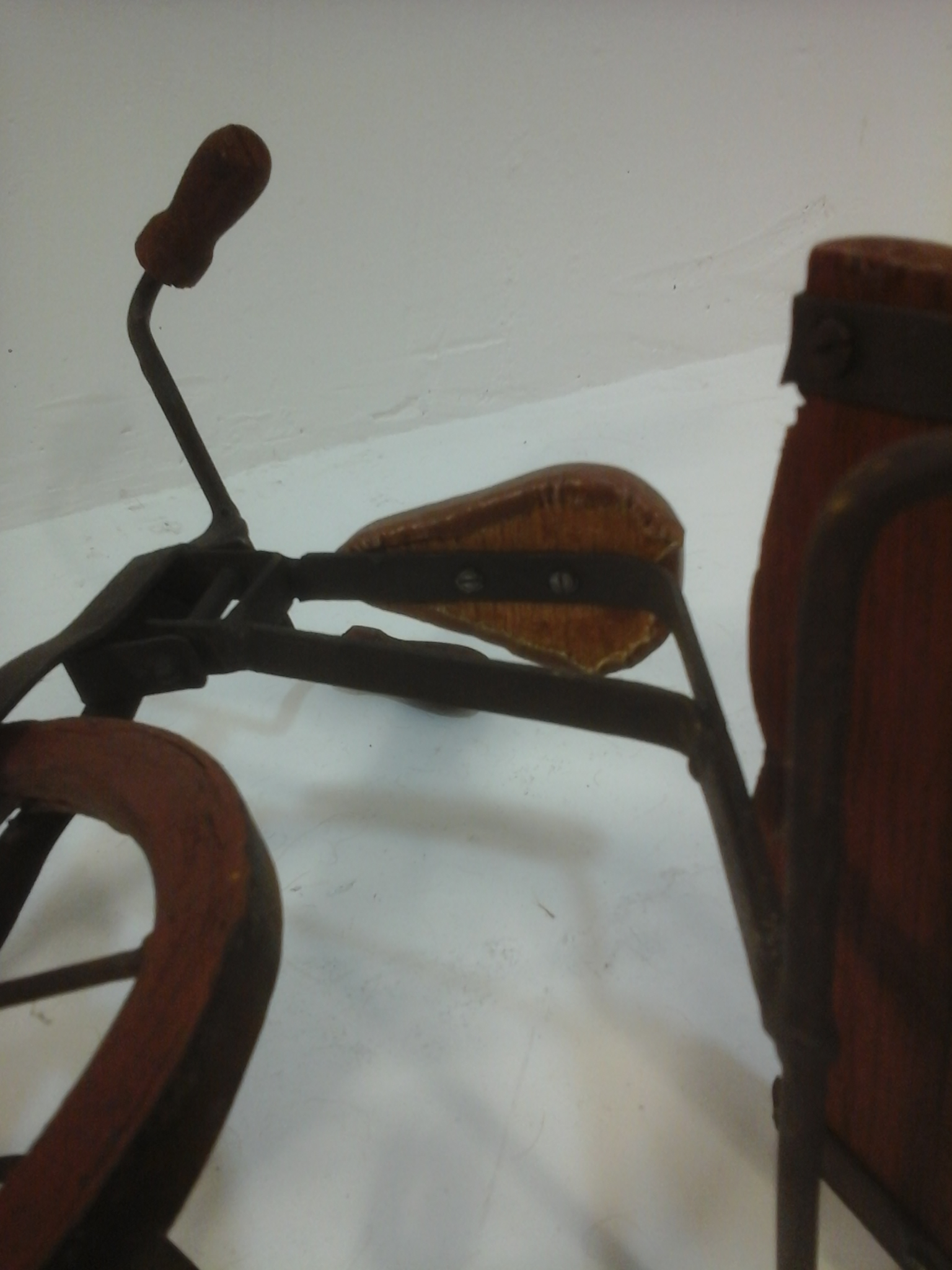 Voir photo 4 de Tricycle bois 2 places vintage Tricycle bois 2 places vintage État correct - Vue 4 -