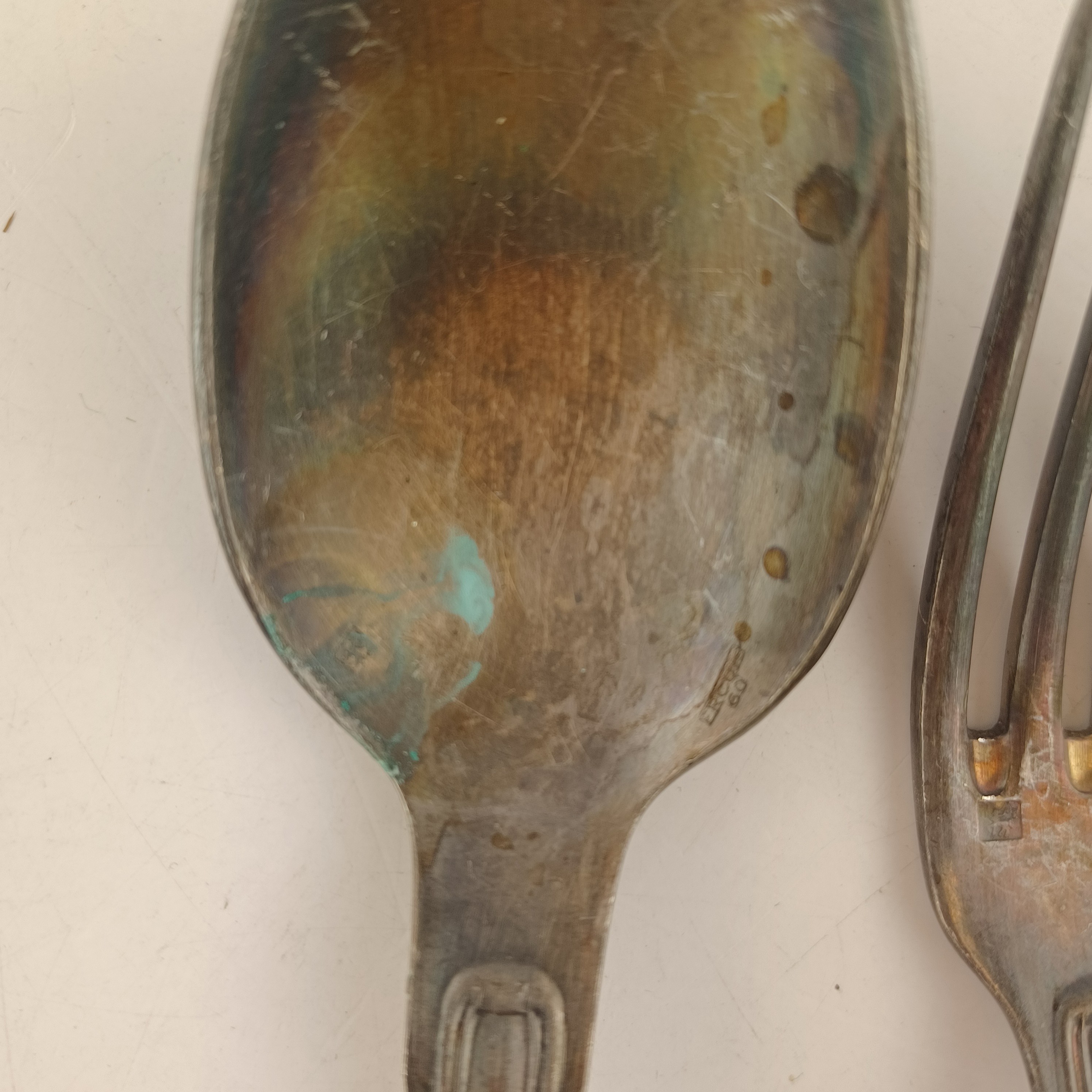 Couverts Ercuis “60” comprenant cuillère à soupe et fourchette Très bon état - Vue 7 - 
