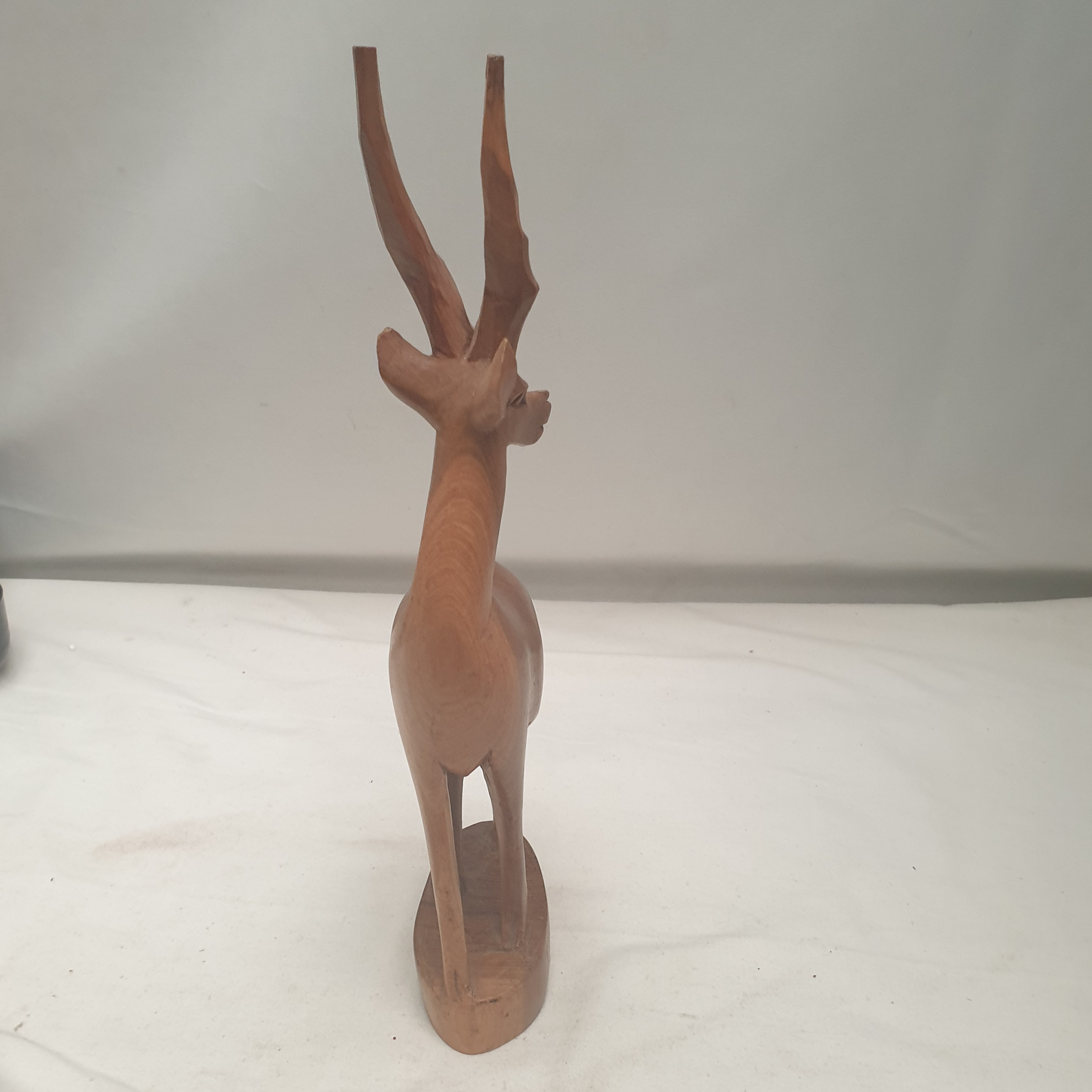 Antilope en bois exotique fait main  Bon état - Vue 2 - 
