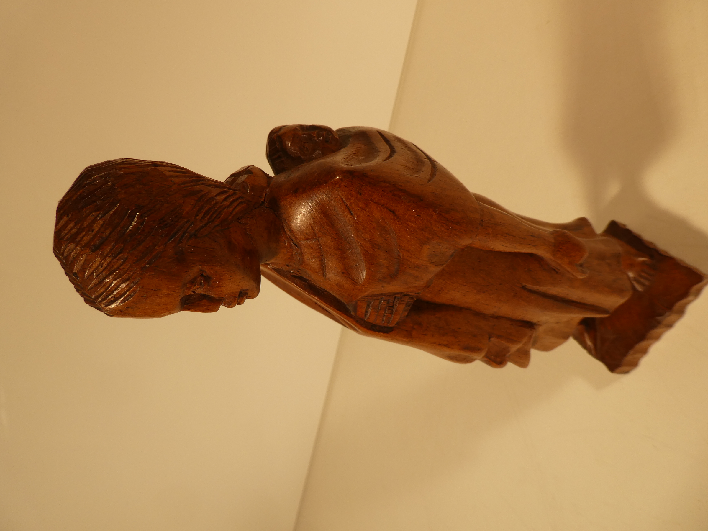 Sculpture bois d'une femme et de son enfant  État correct - Vue 6 - 