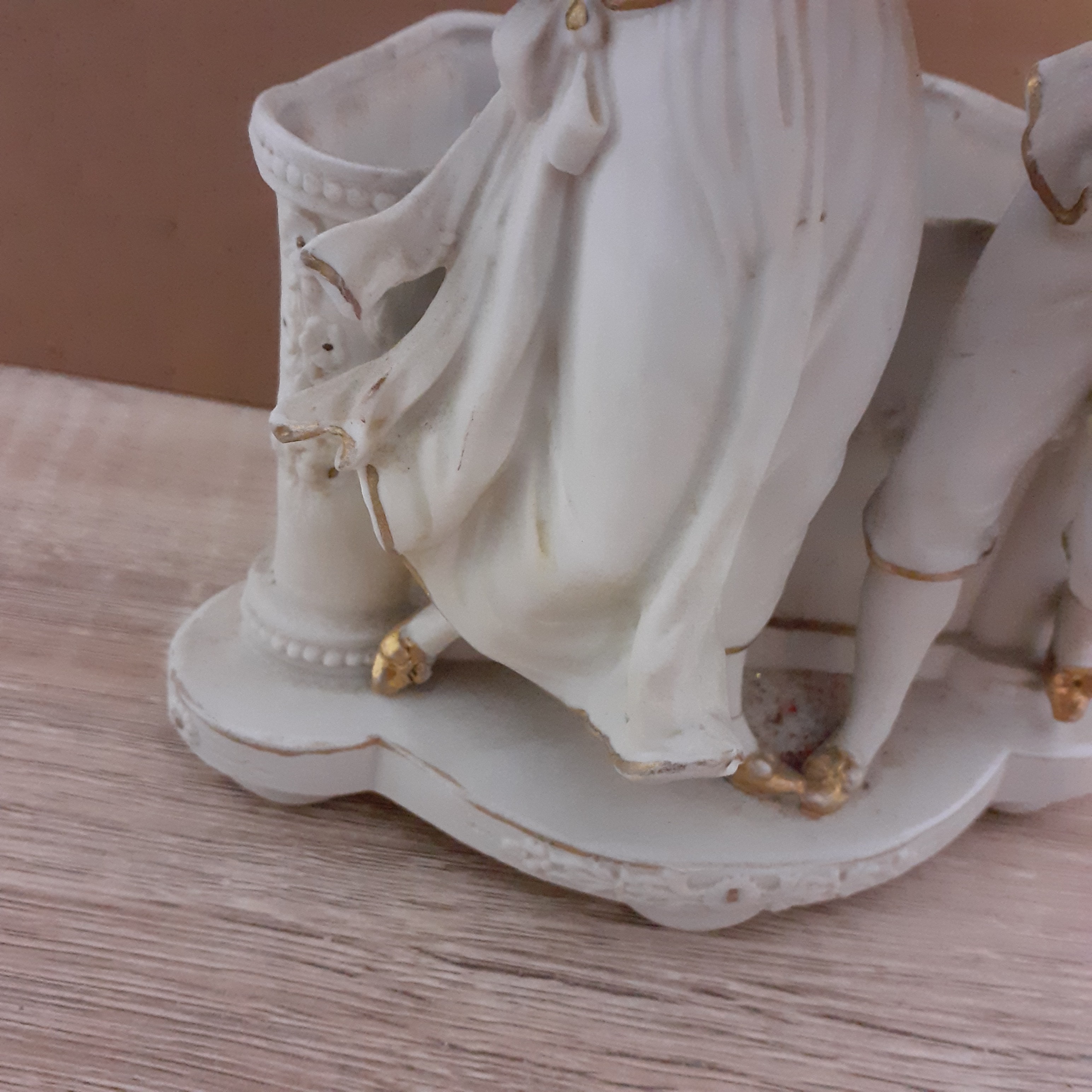 PETIT SOULIER ANCIEN En Biscuit Avec Un Côté Amusant Femme Année 1920