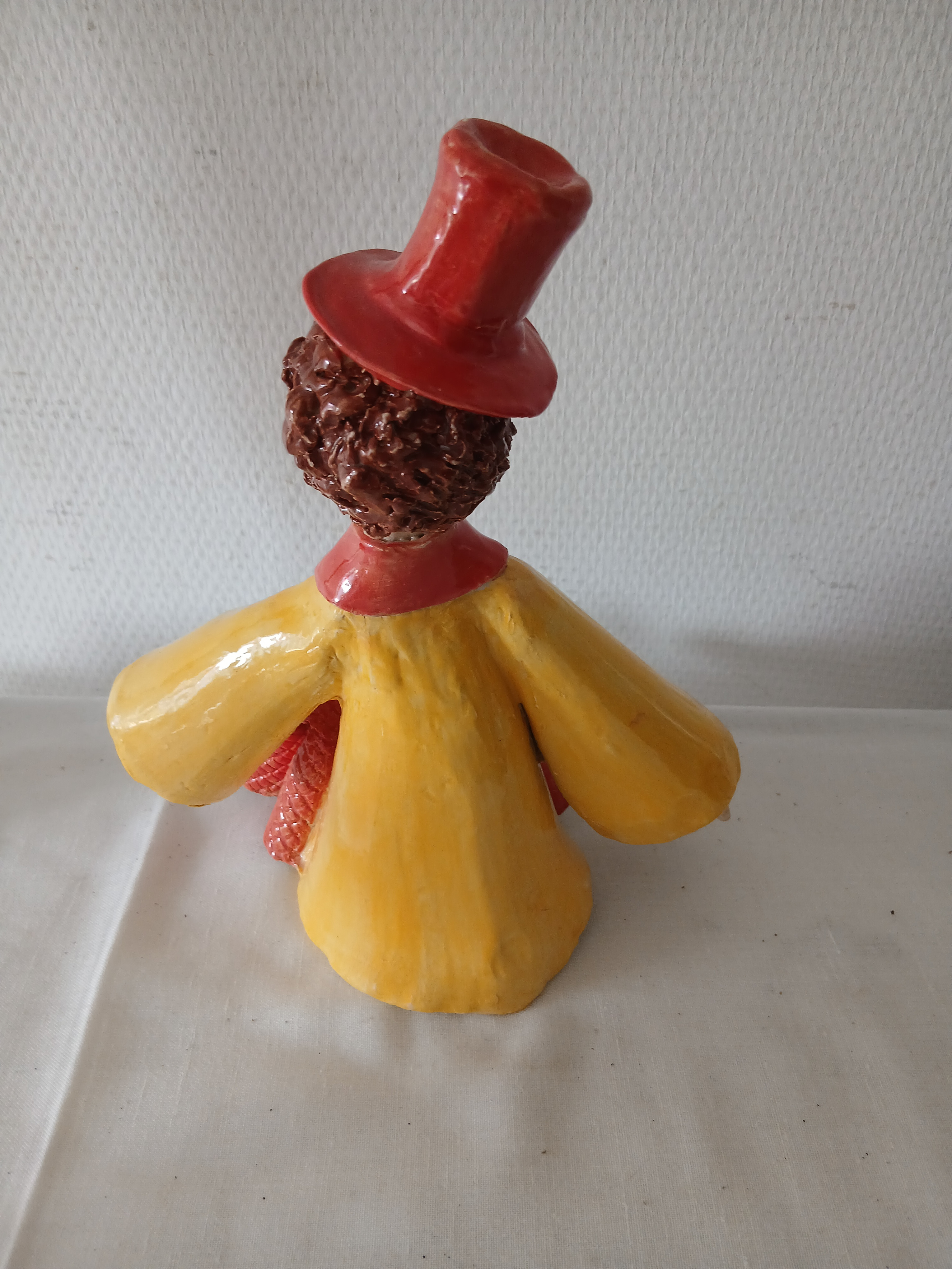 Statuette d'un personnage (clown) en terre cuite peinte - Photo 2