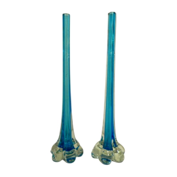 Acheter Paire de soliflores en verre bleu 29 cm Bon état - 25,00 € Paire de soliflores en verre bleu 29 cm Bon état - reconditionné disponible sur Label Emmaüs
