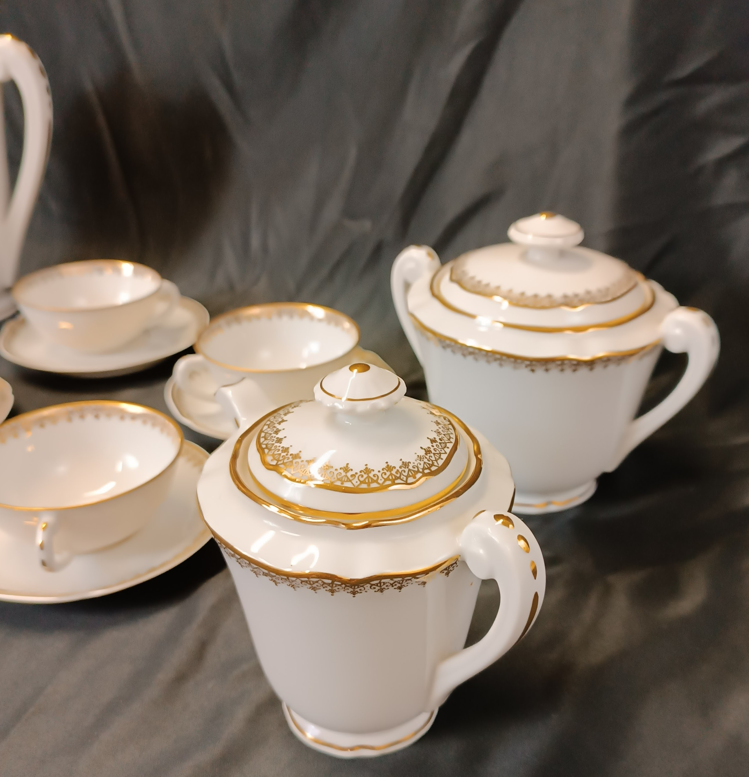 Ensemble de 4 tasses avec soucoupe et sucrier, en faïence de Longchamp