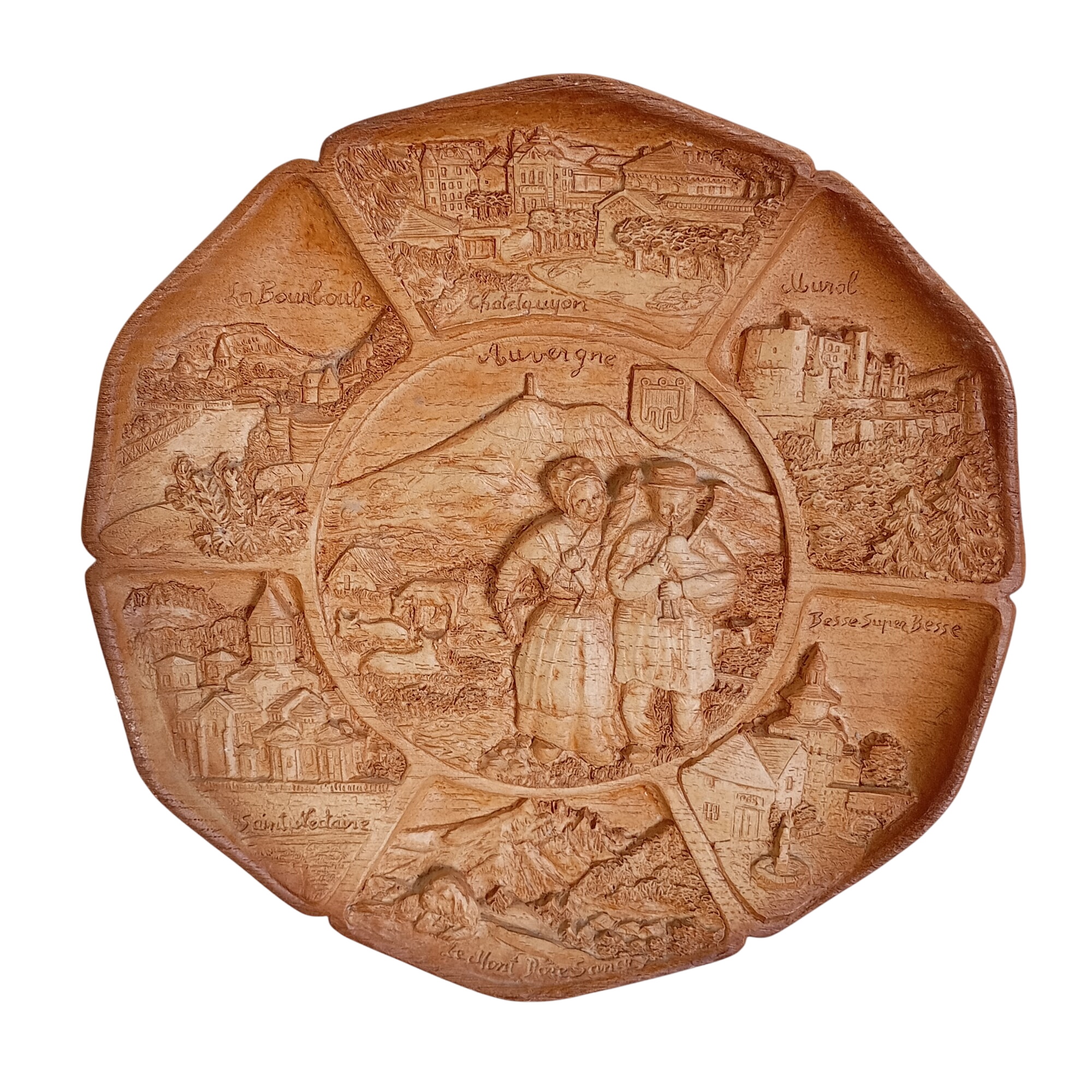 Assiette en bois décorative représentant l'Auvergne - Photo 0