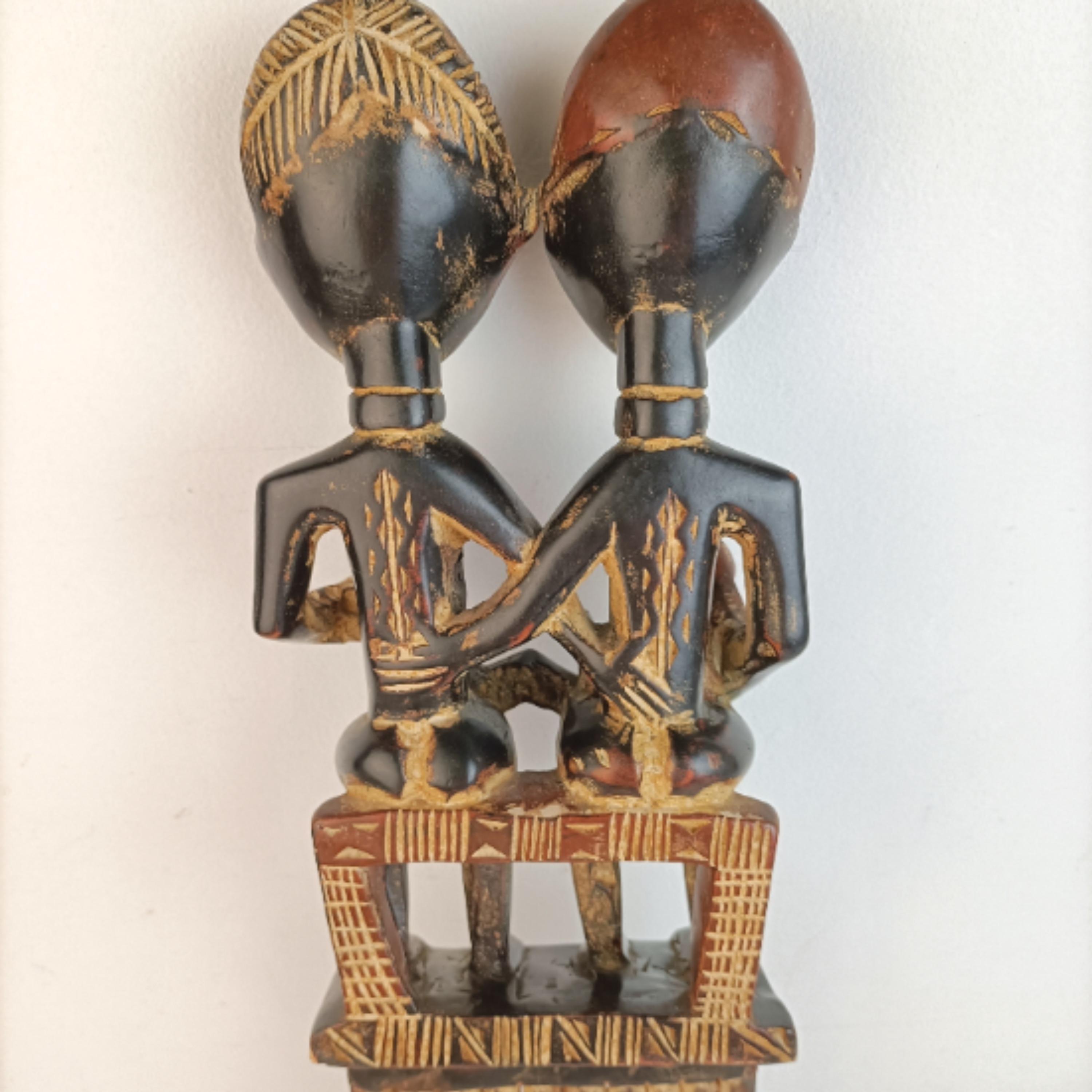Sculpture statue peigne en bois africain - Photo 8