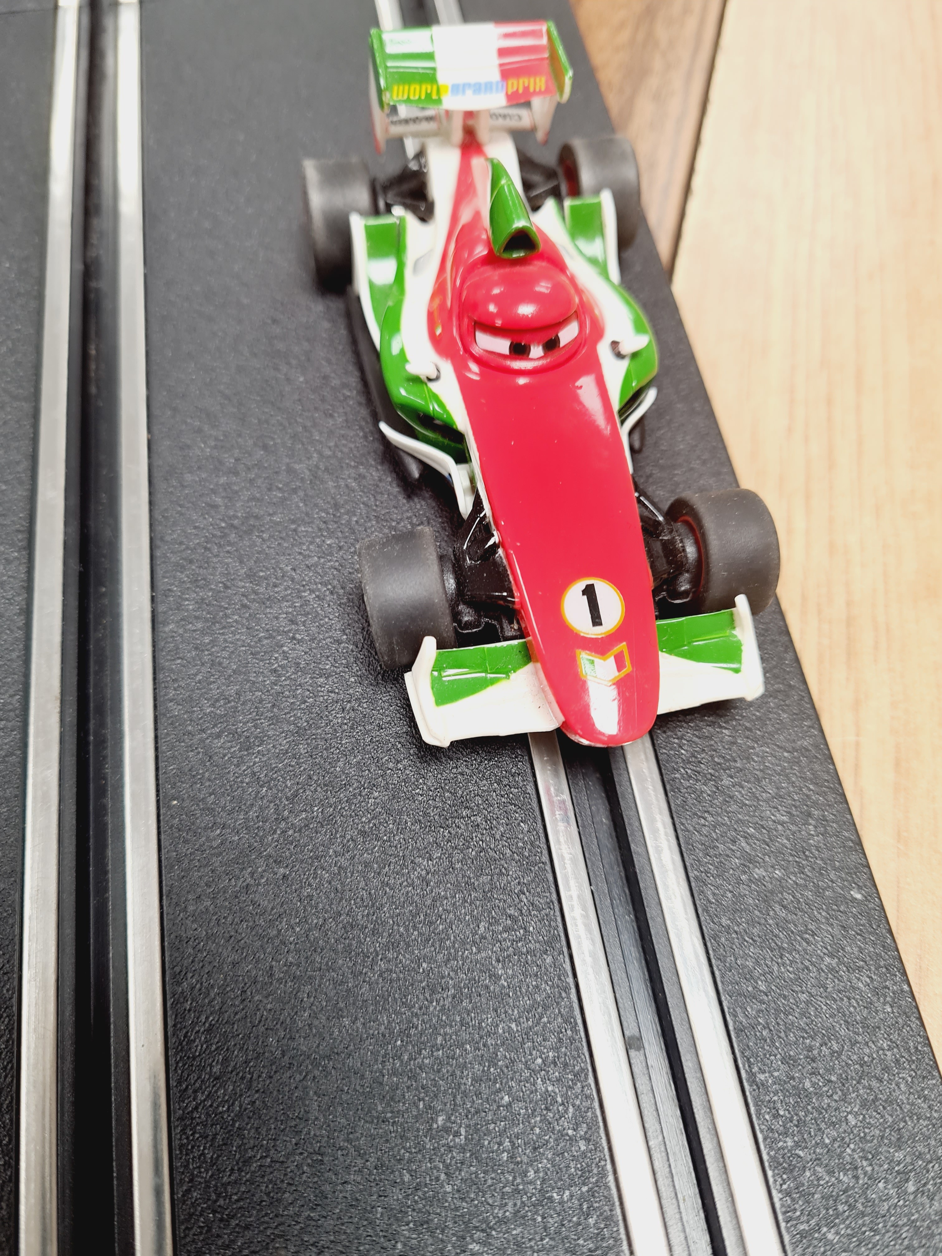 Circuit Carrera Go Cars réf 62238 - Disney Pixar - Porto Corsa Racing - 1/43- 6 ans + Bon état - Vue 4 - 