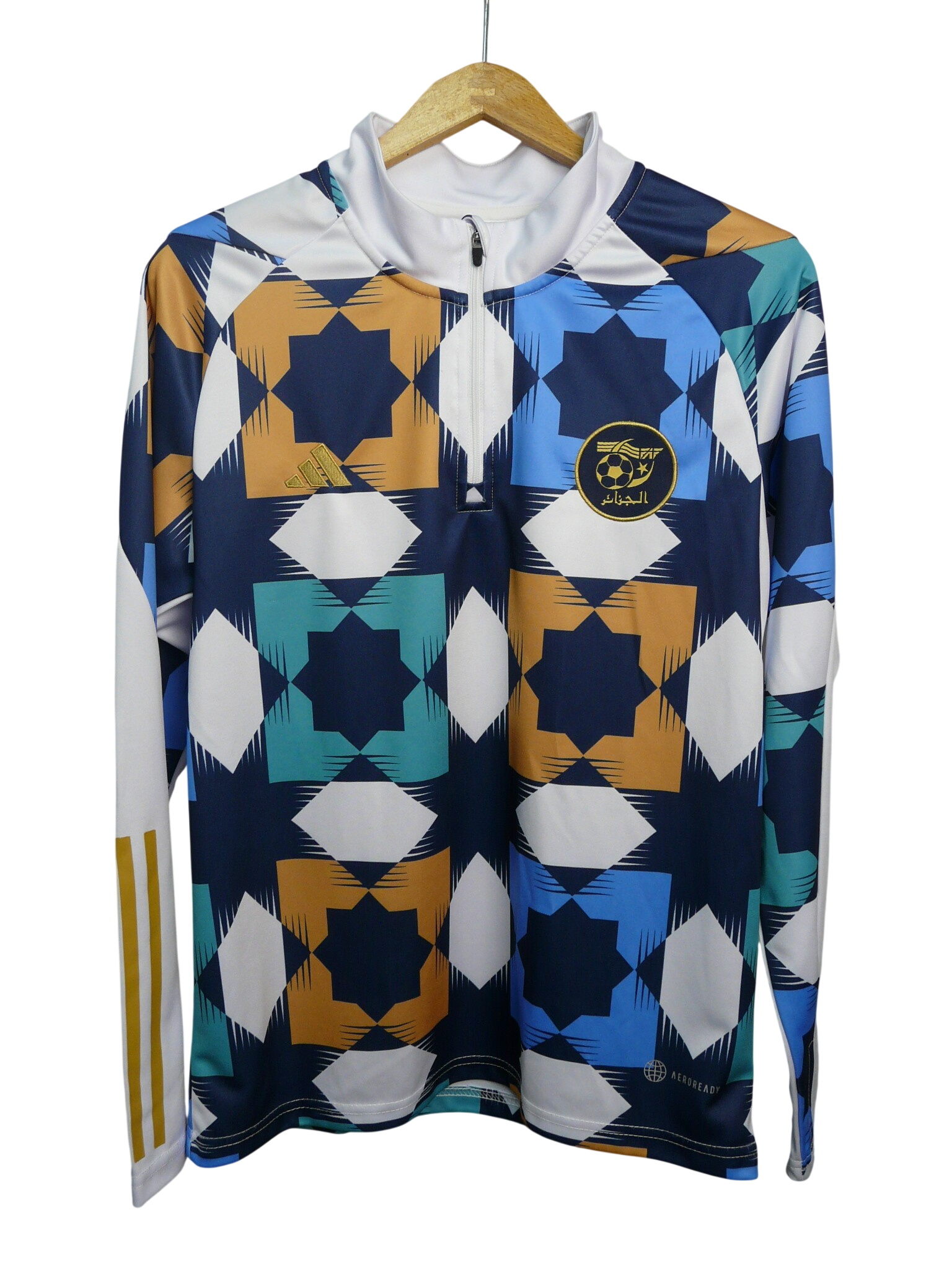 E24 - Haut d'entrainemant Algérie 2022 - Adidas - Taille XS Très bon état -  reconditionné disponible sur Label Emmaüs