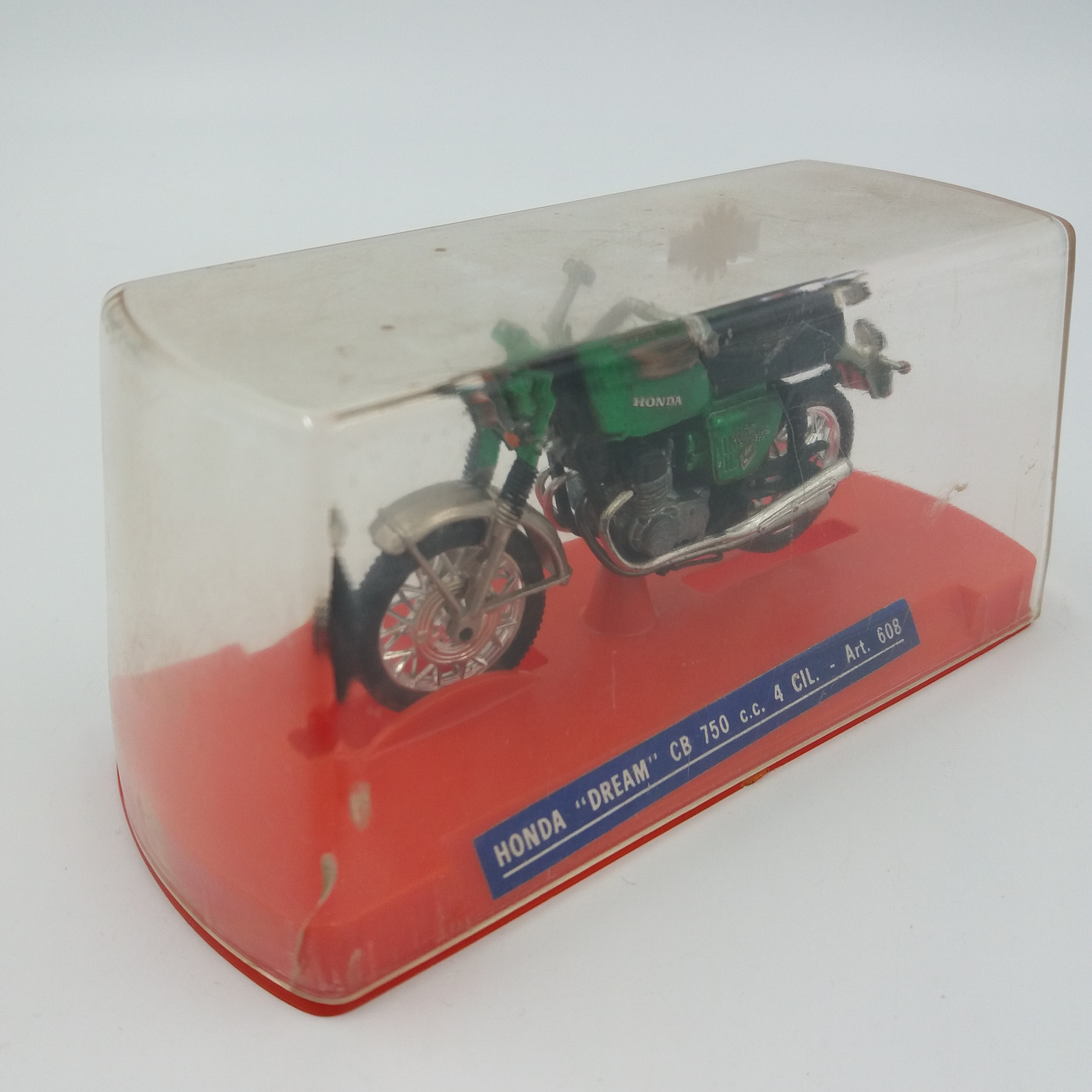 Acheter Miniature Honda « Dream » CB 750 cc par Mercury, verte, échelle 1/24 Très bon état - 31,20 € Miniature Honda « Dream » CB 750 cc par Mercury, verte, échelle 1/24 Très bon état - reconditionné disponible sur Label Emmaüs