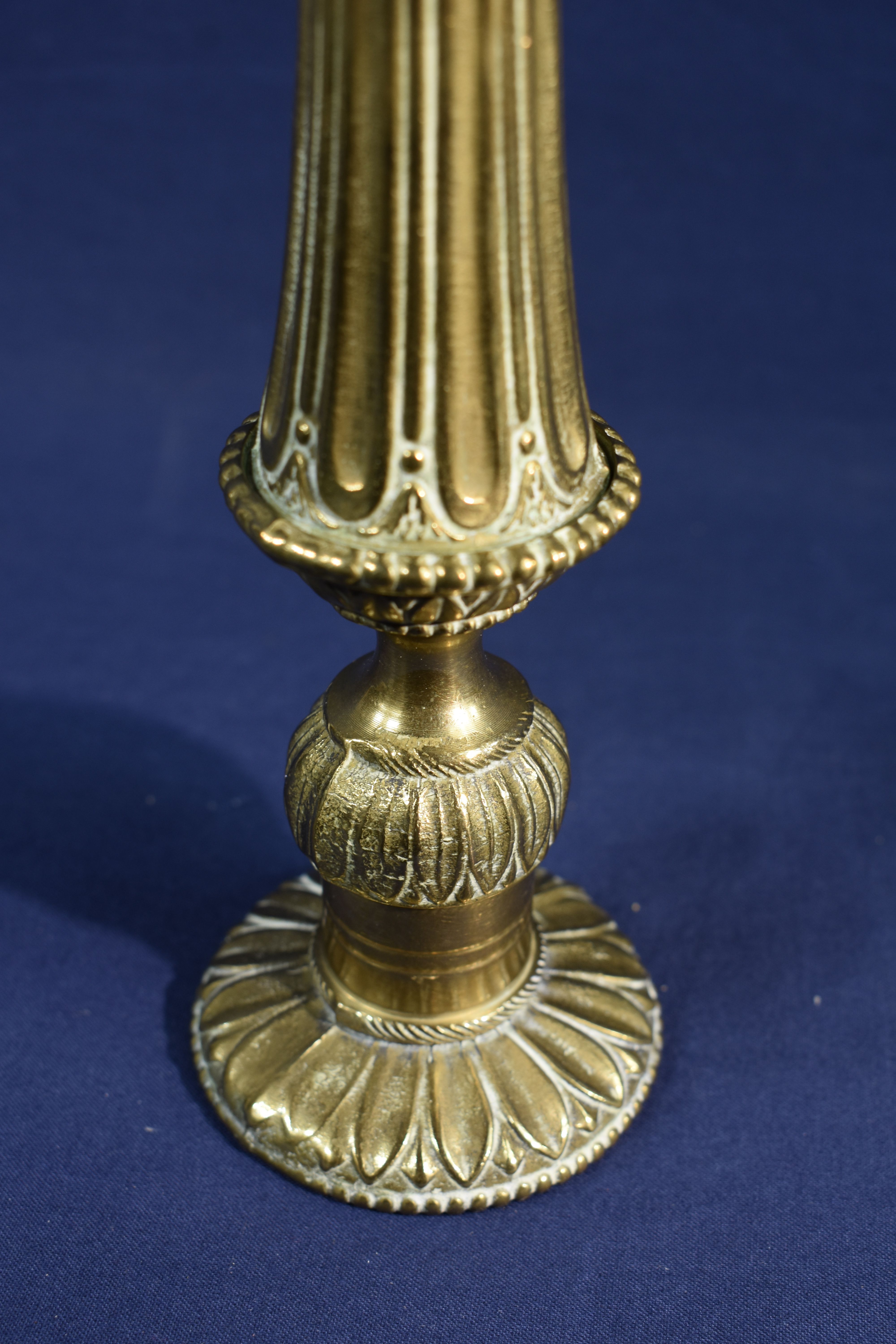 Grand bougeoir en bronze fin XIX é, équipé pour être électrifié, hauteur 28.5 et diamètre 13.5 cm. - Photo 7