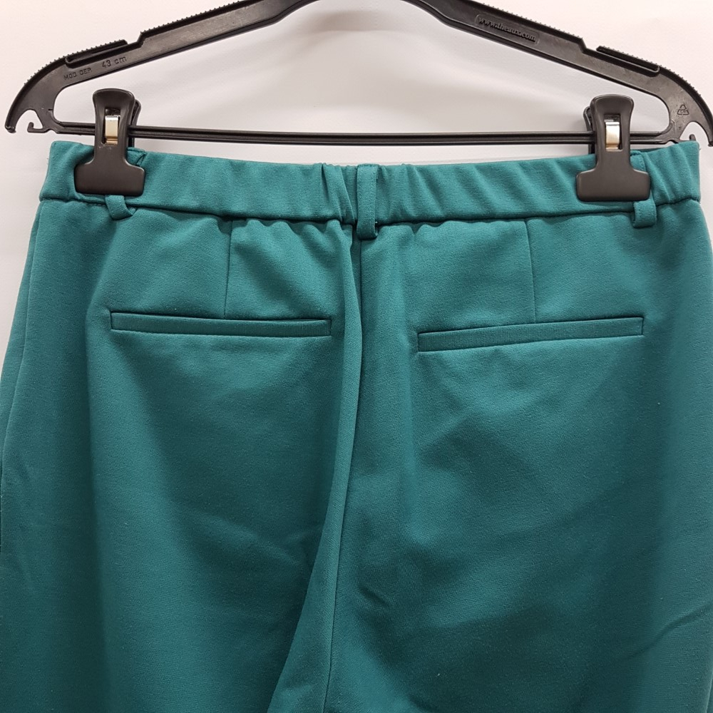 Voir photo 5 de Pantalon vert émeraude - DAMART - taille 42 Pantalon vert émeraude - DAMART - taille 42 Très bon état - Vue 5 -