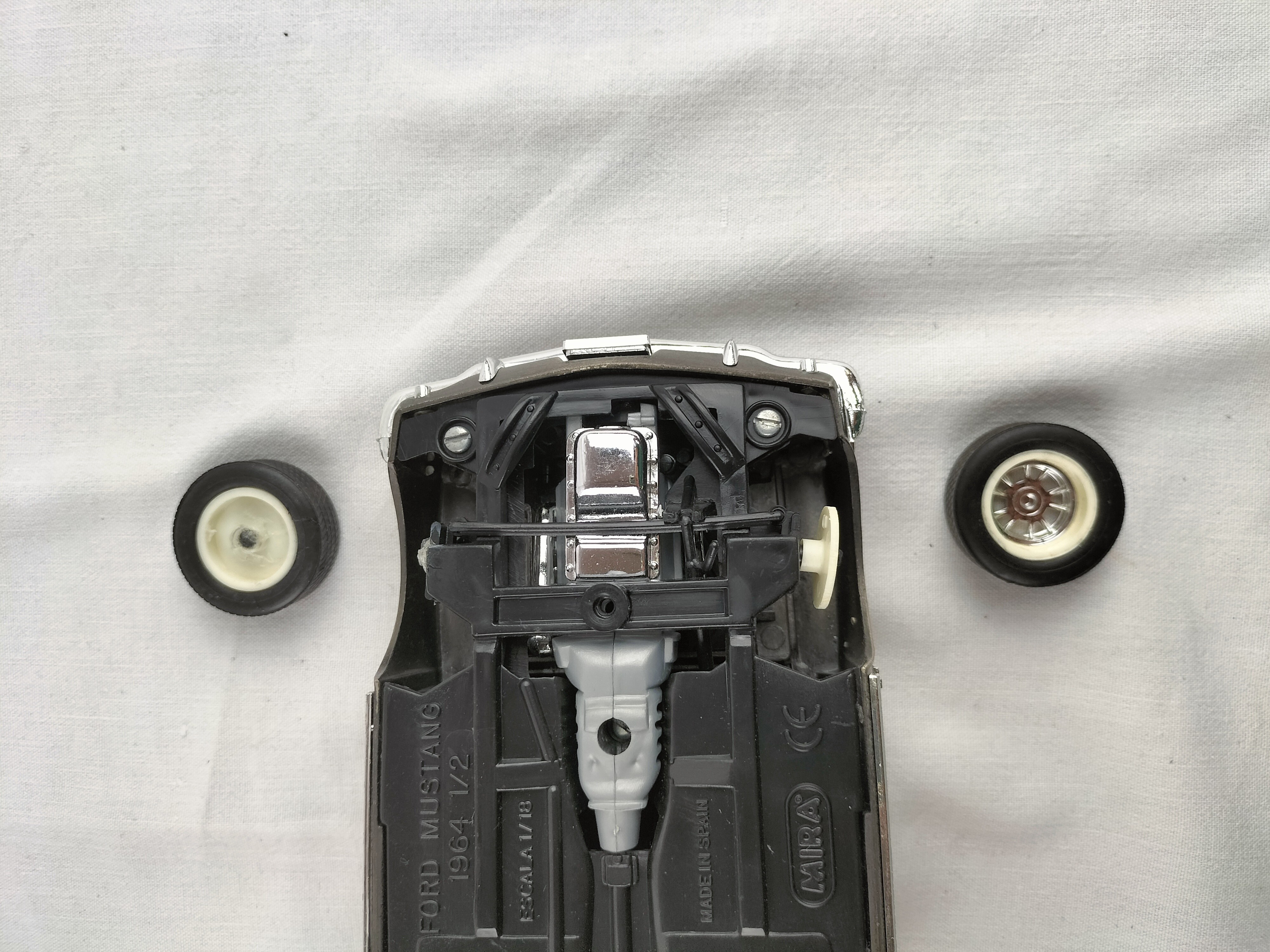 Voir photo 40 de Lot de 8 voitures miniatures de collection – Ferrari, Porsche, Mustang, Cadillac, Corvette Lot de 8 voitures miniatures de collection – Ferrari, Porsche, Mustang, Cadillac, Corvette Bon état - Vue 40 -