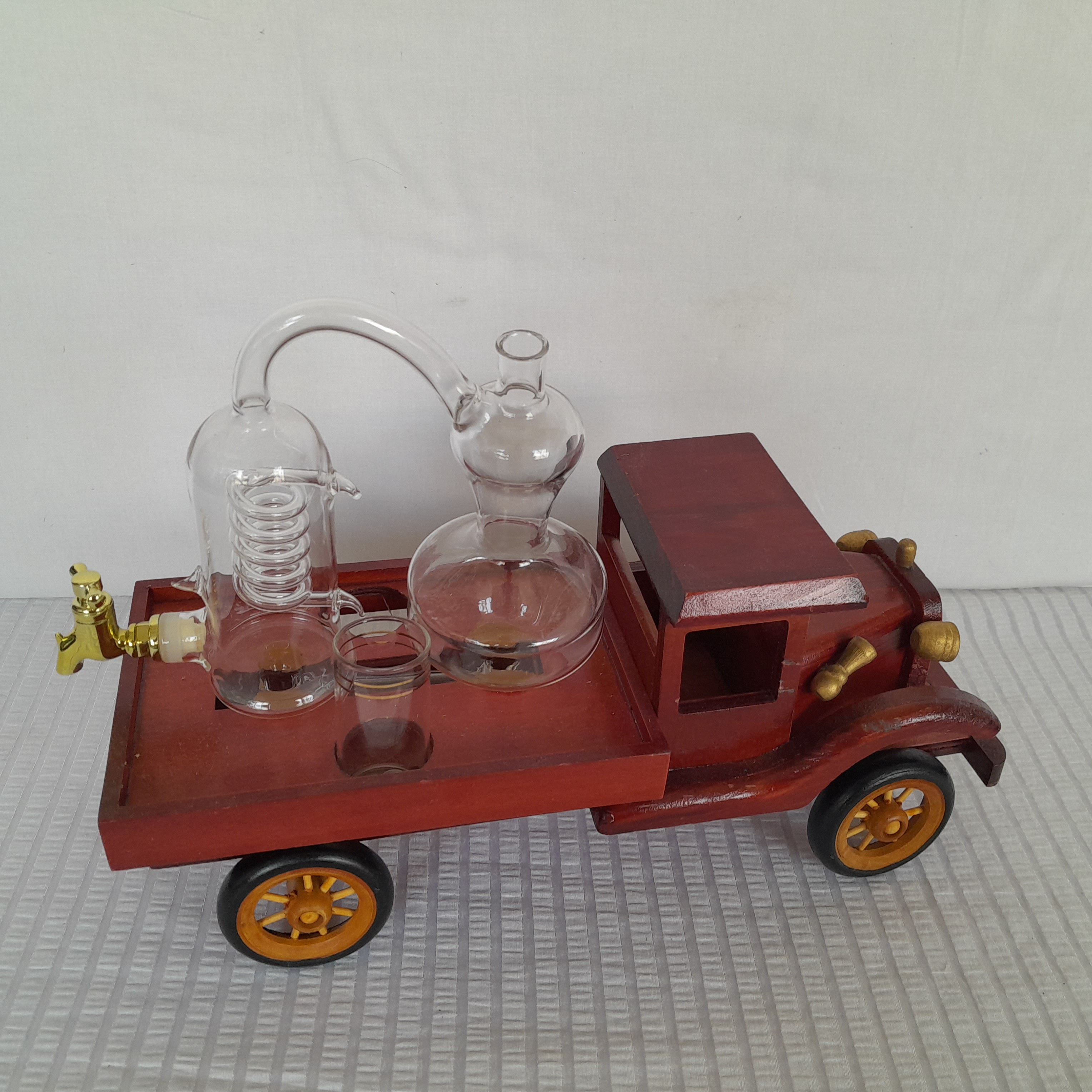 ALAMBIC Camion miniature à WHISKY, en bois - Photo 1