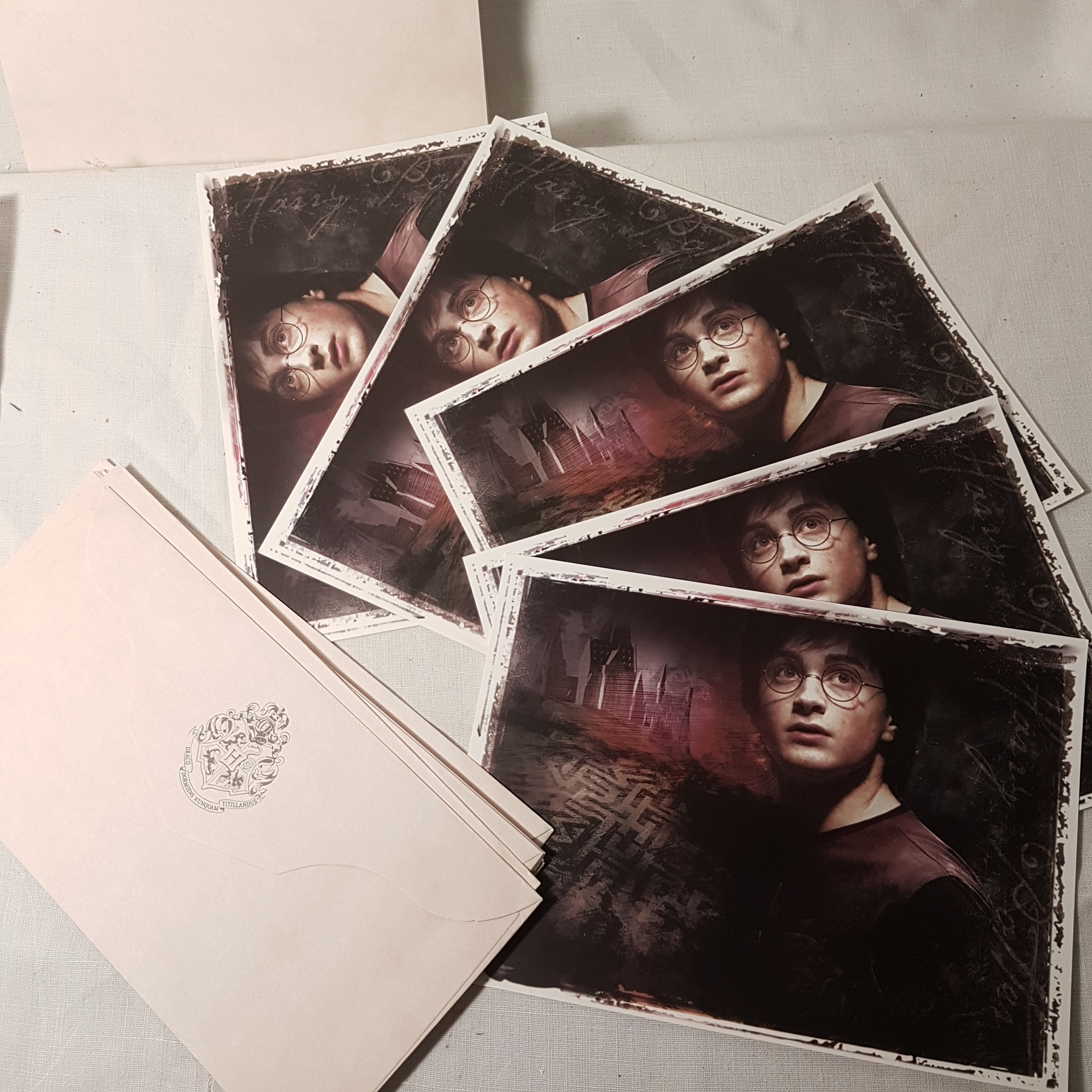 Voir photo 2 de Autocollants, enveloppes et image Harry Potter Autocollants, enveloppes et image Harry Potter Comme neuf - Vue 2 -