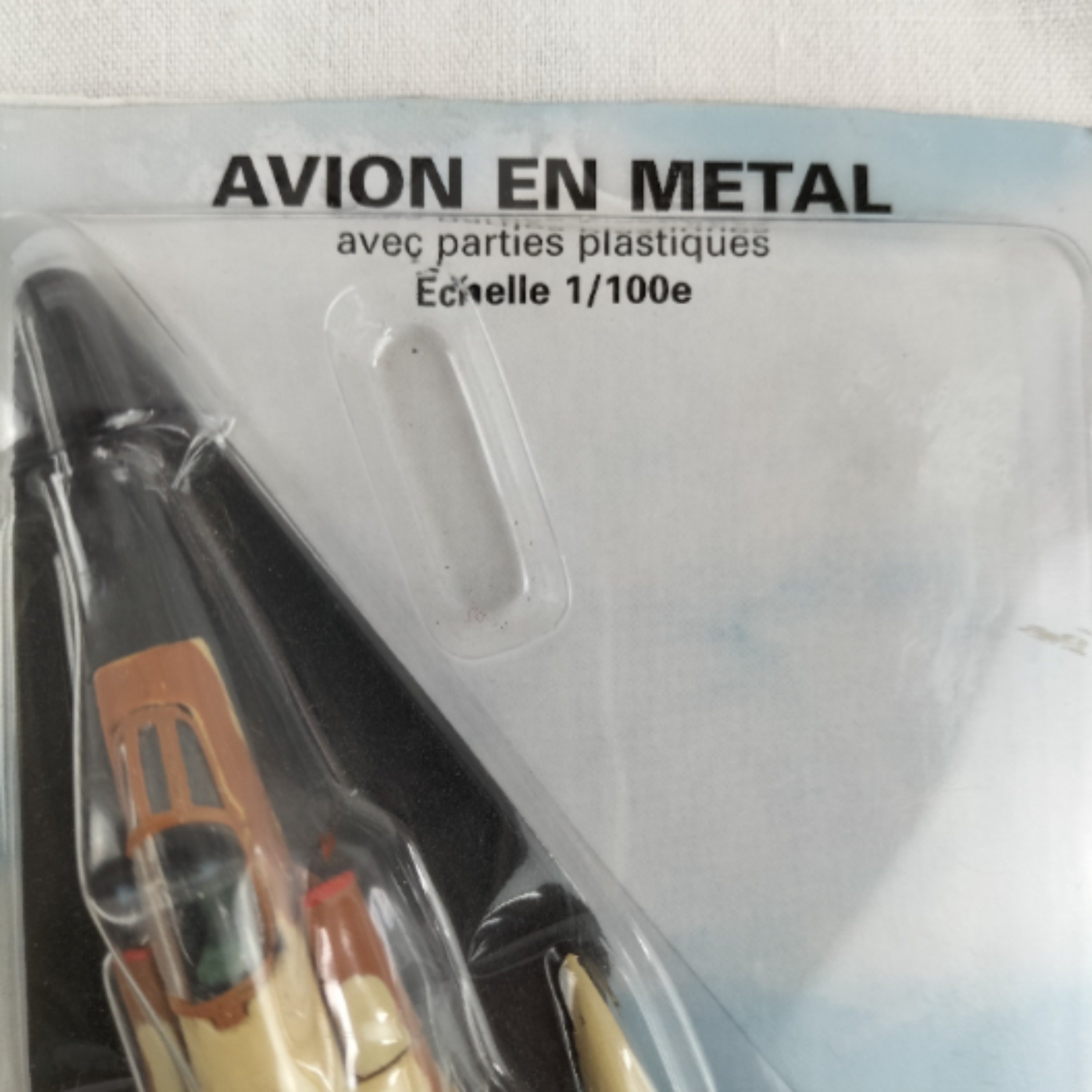 Voir photo 7 de Lot de 2 avions de chasse F-14 Tomcat – Modèles de collection en métal et plastique Lot de 2 avions de chasse F-14 Tomcat – Modèles de collection en métal et plastique Comme neuf - Vue 7 -
