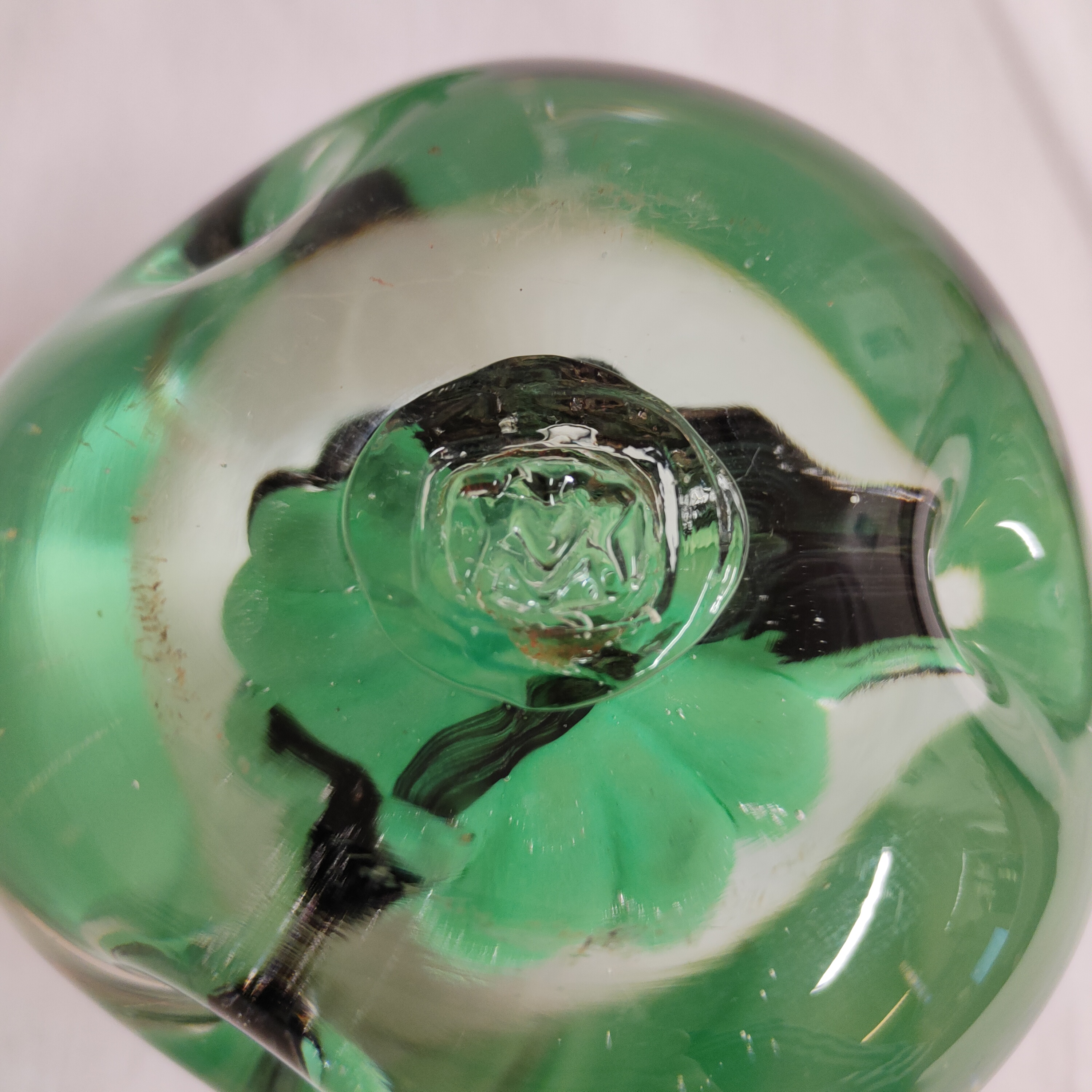 Magnifique flacon en verre soufflé Bon état - Vue 3 - 