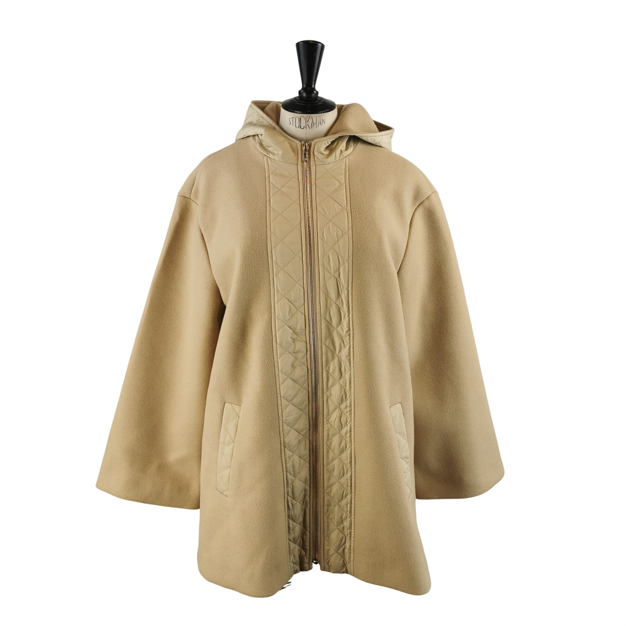 Manteau beige inspiration cape Riu (estimé) -Taille 40 (estimé) Comme neuf -  reconditionné disponible sur Label Emmaüs