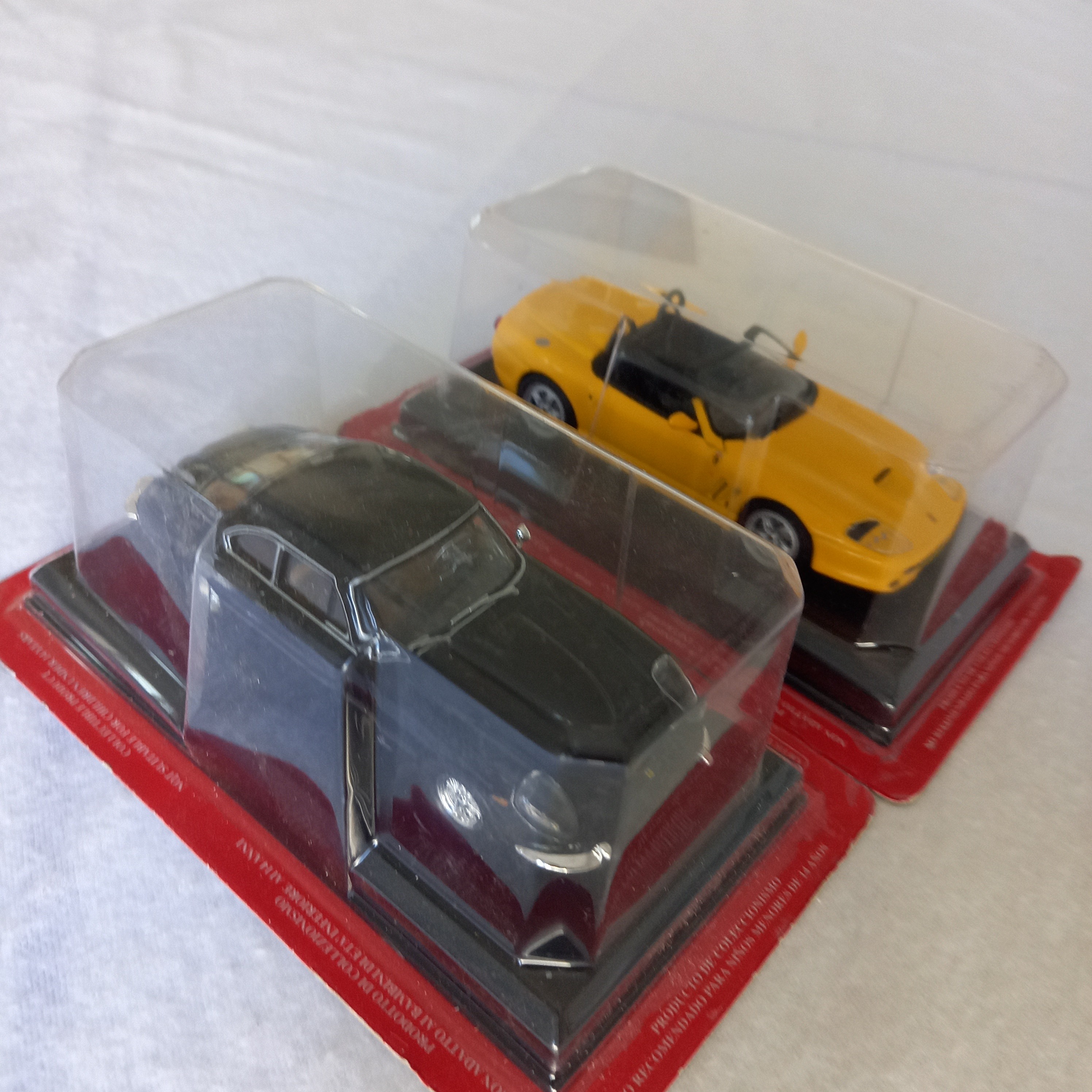 Deux voitures miniatures Collection Ferrari Comme neuf - Vue 9 - 