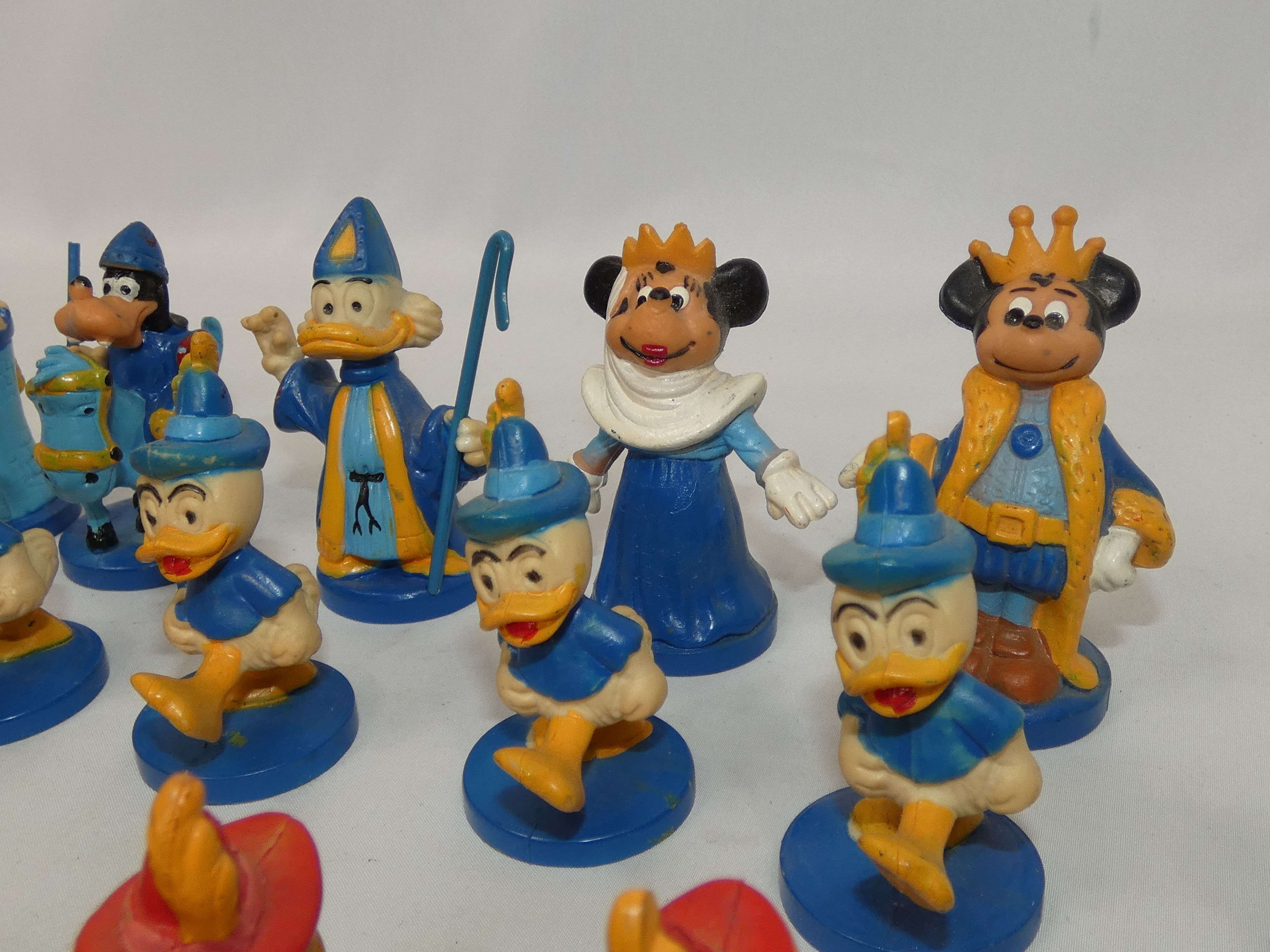 Voir photo 9 de Lot de 26 pièces de jeu d'échec Mickey Mouse W.D.P Lot de 26 pièces de jeu d'échec Mickey Mouse W.D.P - Vue 9 -