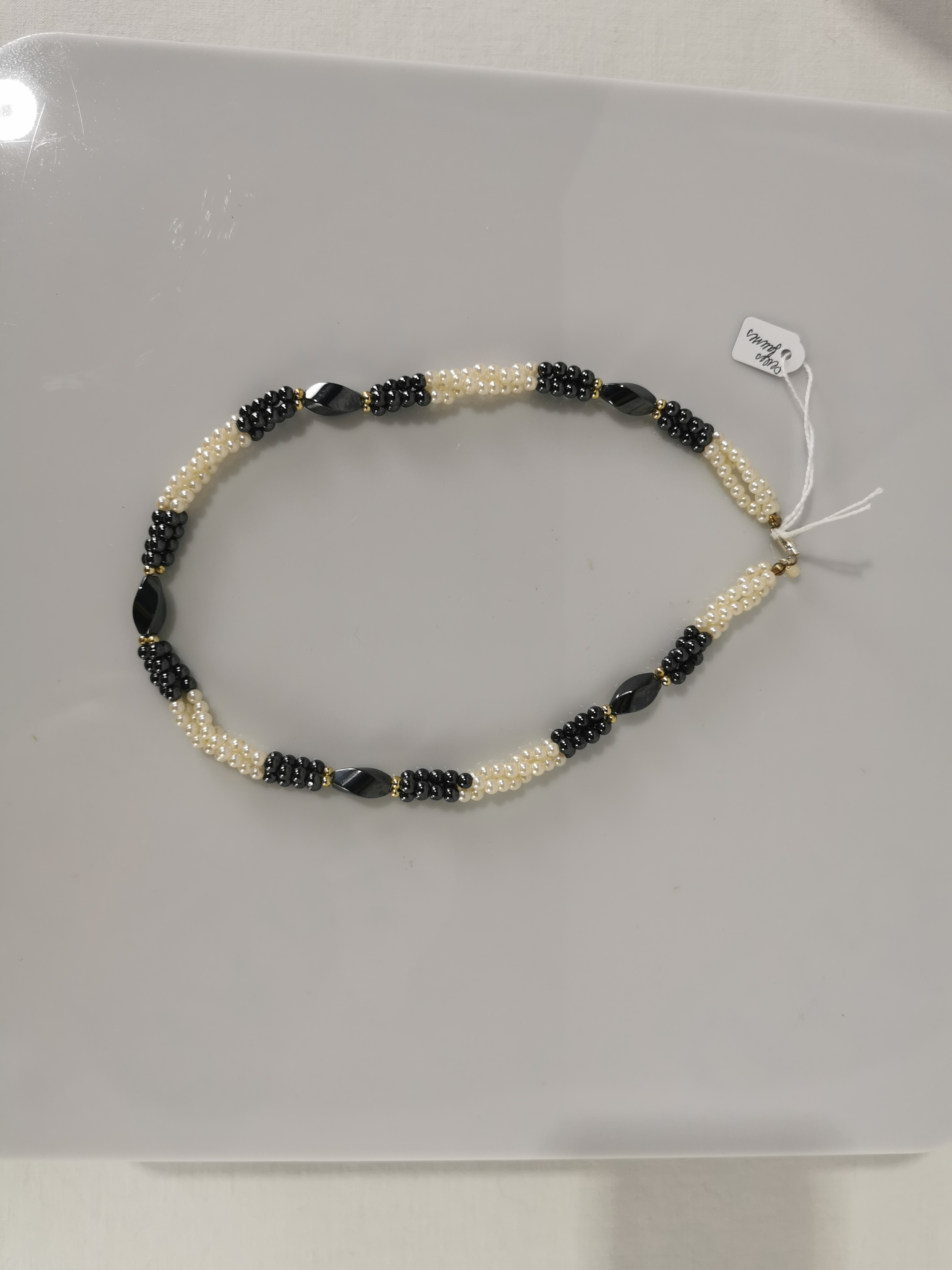 Collier torsadé fausses perles blanches et hématite  Bon état - Vue 2 - 