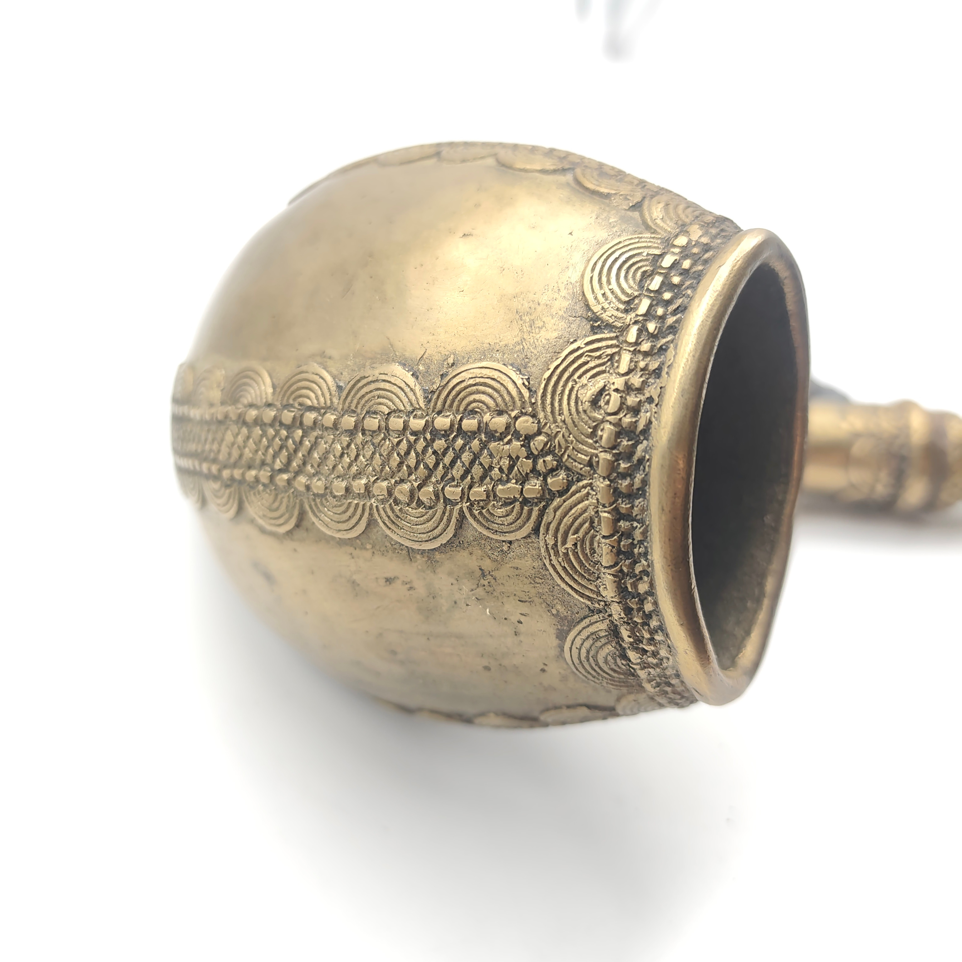 Pipe ornementale bronze et cuir inspiration africaine Bon état - Vue 5 - 