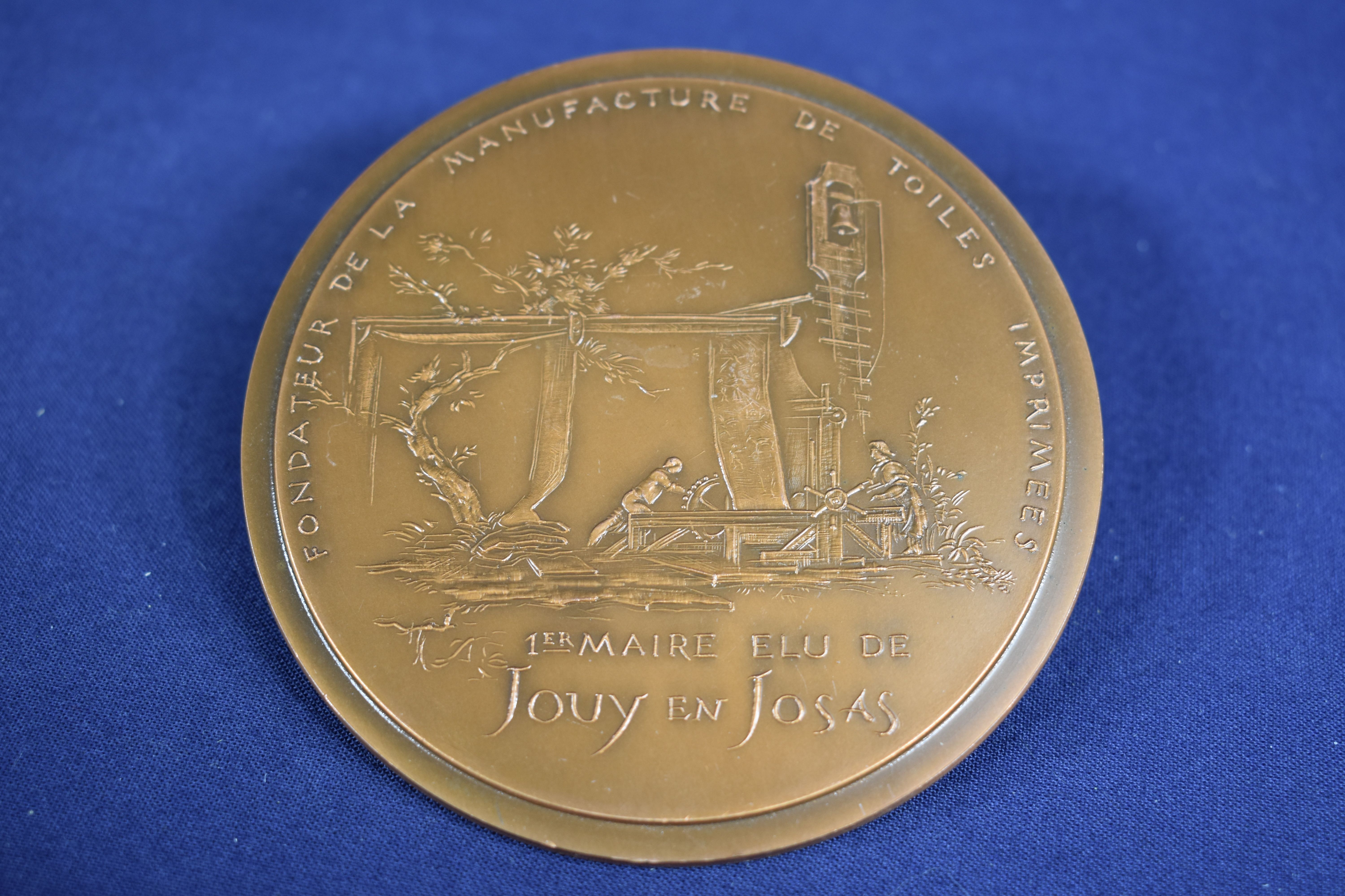 Médaille en bronze MDP Confucius, hommage à Christophe-Philippe OBERKAMPF, fondateur de la manufacture royale JOUY en JOSAS, monnaie de Paris, diamètre 8,1 cm. - Photo 3