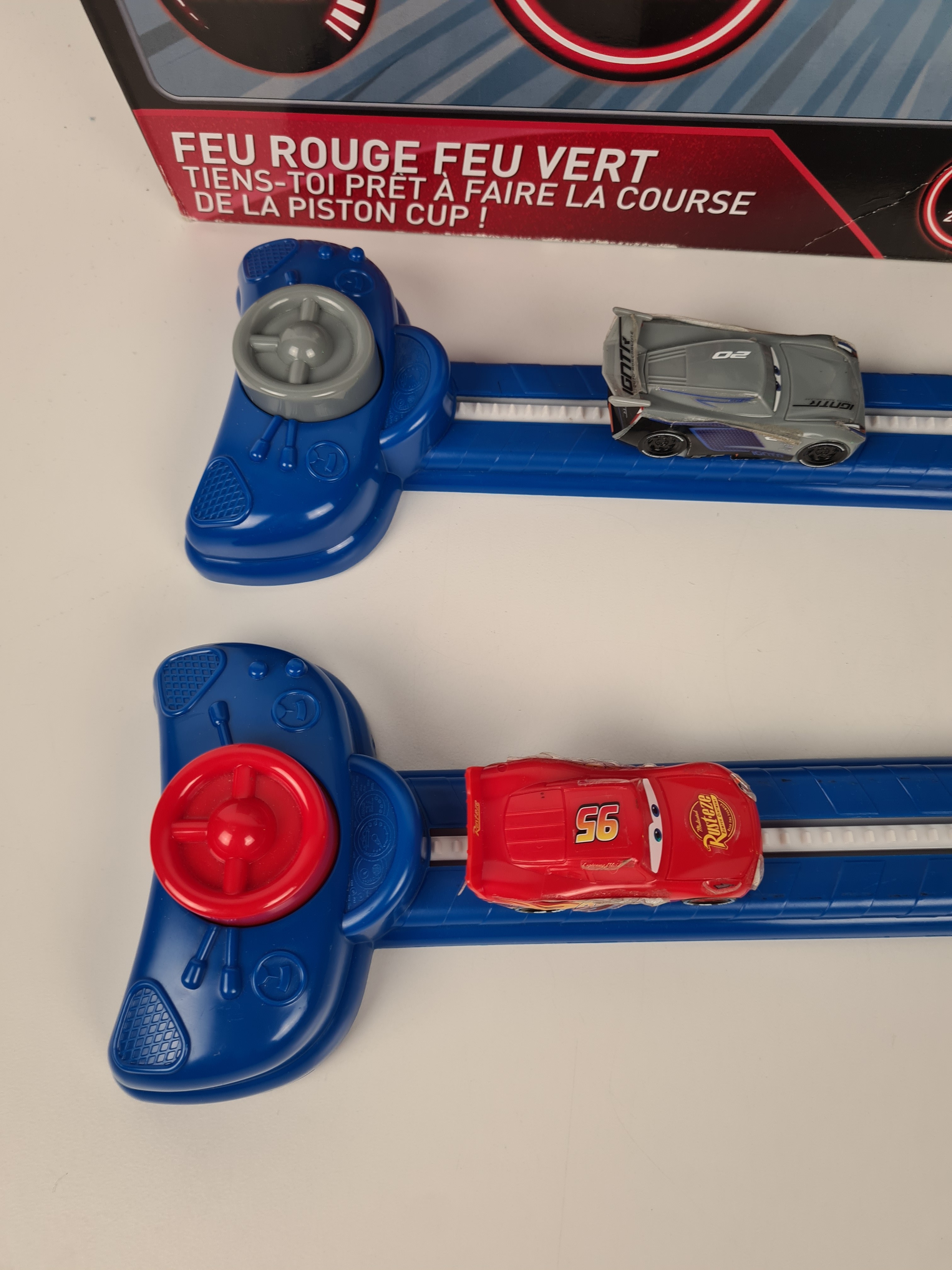 Circuit - Cars jeu "feu rouge , feu ver" - Disney Pixar -3ans+ Bon état - Vue 7 - 
