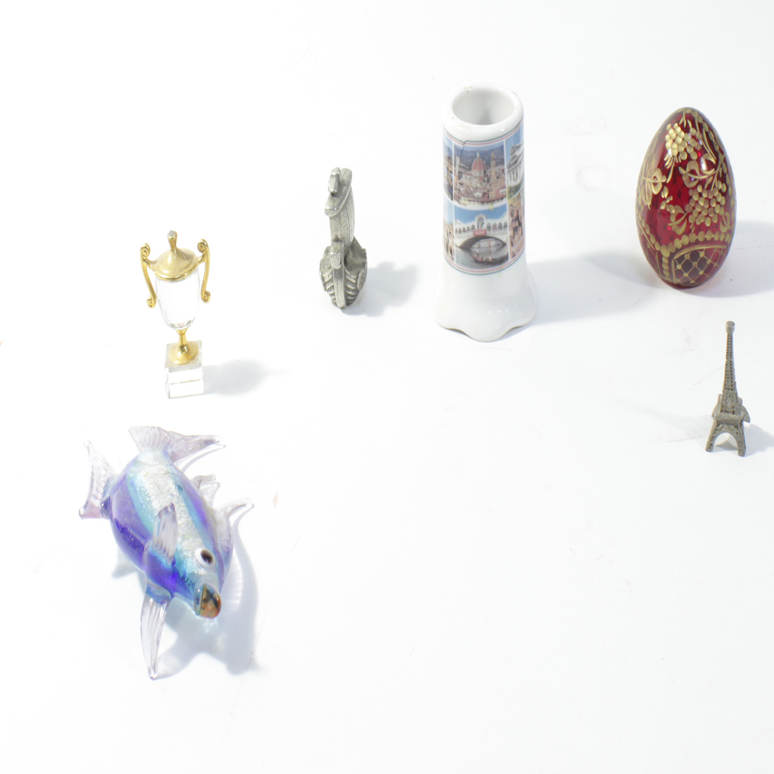 Acheter Petits objets pour vitrine État correct - 20,00 € Petits objets pour vitrine État correct - reconditionné disponible sur Label Emmaüs