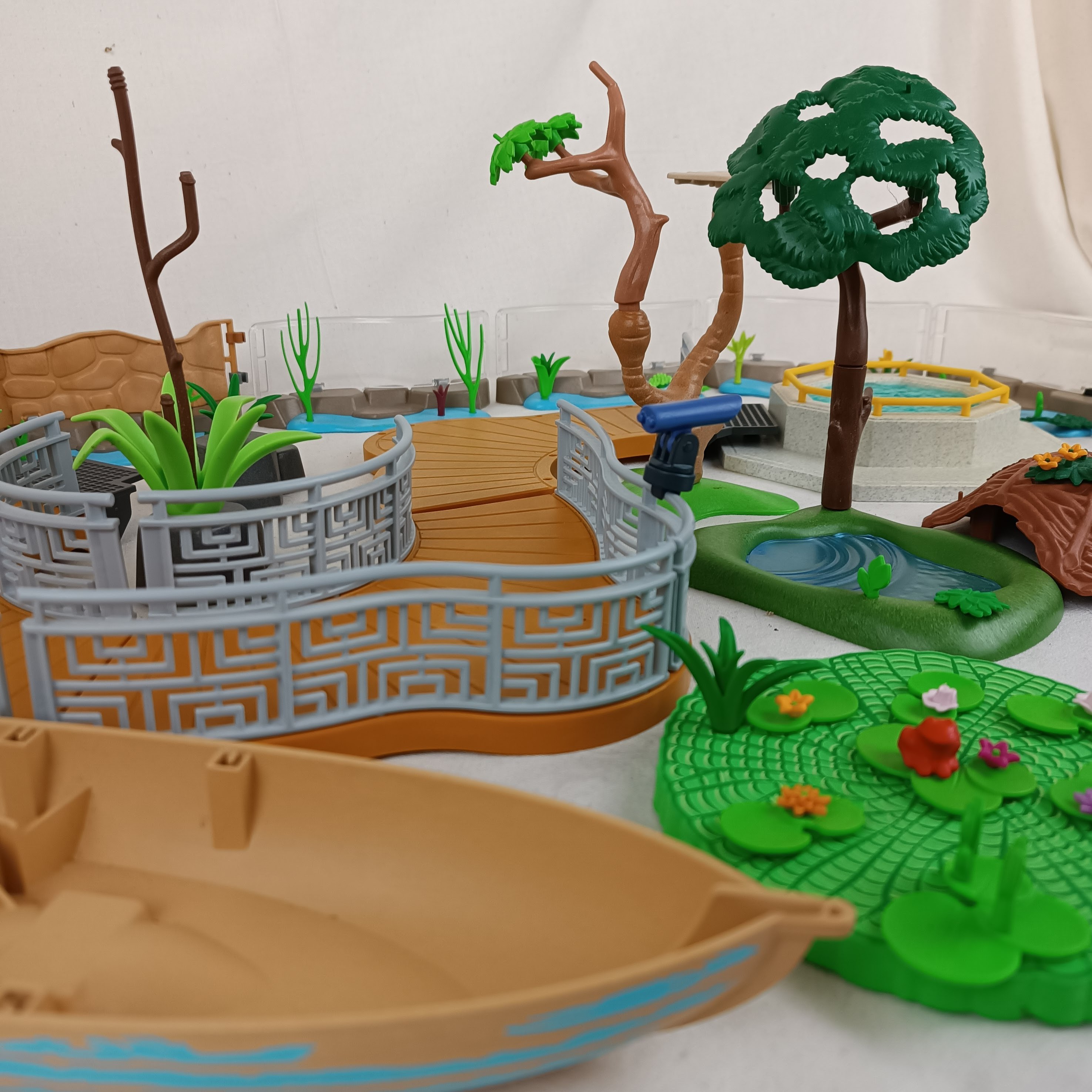 Ensemble Playmobil Zoo, Parc animalier et autres extensions : 175 animaux, 24 personnages Bon état - Vue 24 - 