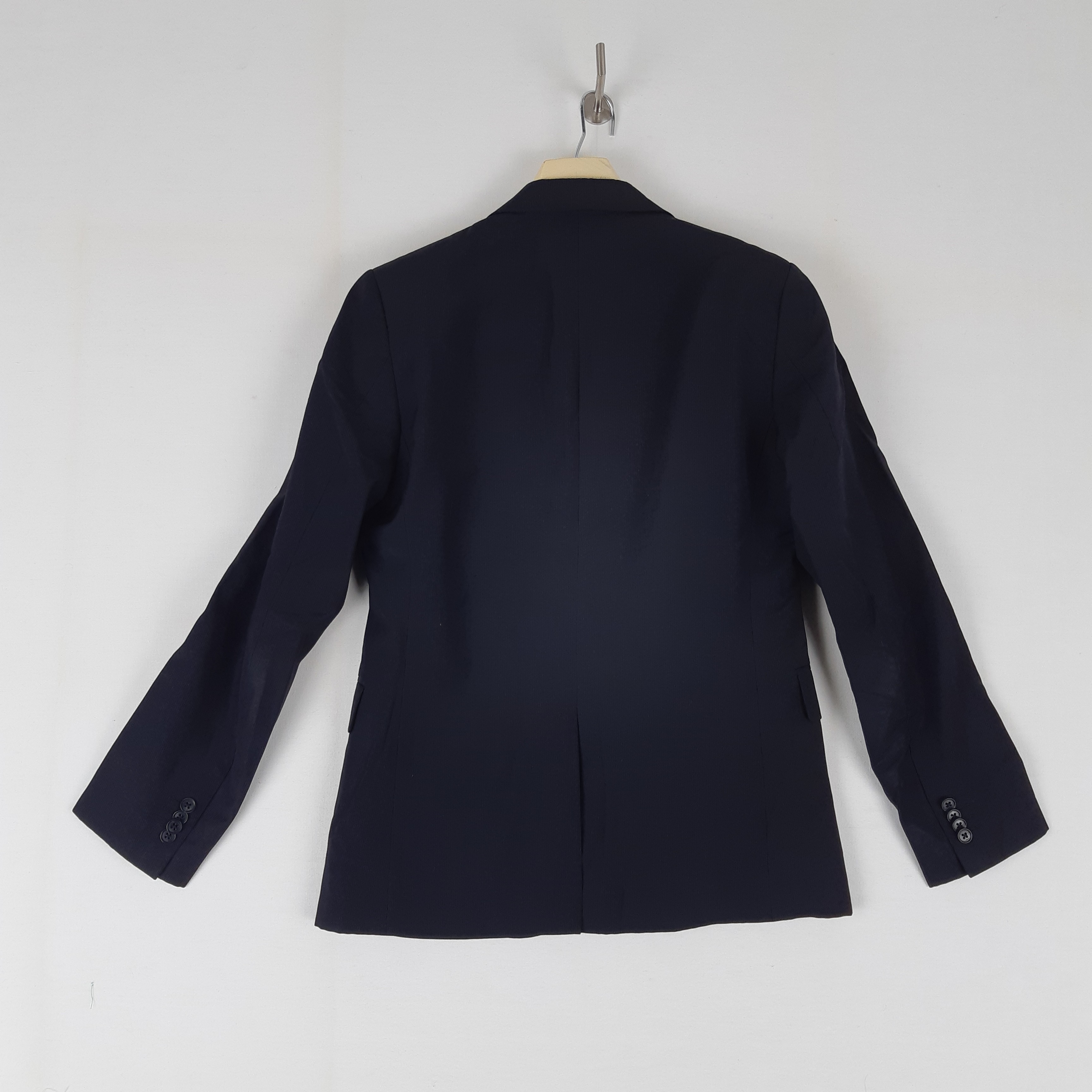 Voir photo 4 de Mexx - Manteau noir en laine vierge - Taille 46 mesures Carrure= 43 Poitrine= 52 Longueur= 70 Manches= 61 Mexx - Manteau noir en laine vierge - Taille 46 mesures Carrure= 43 Poitrine= 52 Longueur= 70 Manches= 61 Très bon état - Vue 4 -
