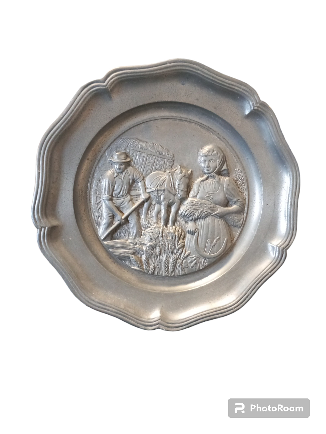 Acheter Assiette Décorative Mural Vintage En Etain Très bon état - 15,00 € Assiette Décorative Mural Vintage En Etain Très bon état - reconditionné disponible sur Label Emmaüs