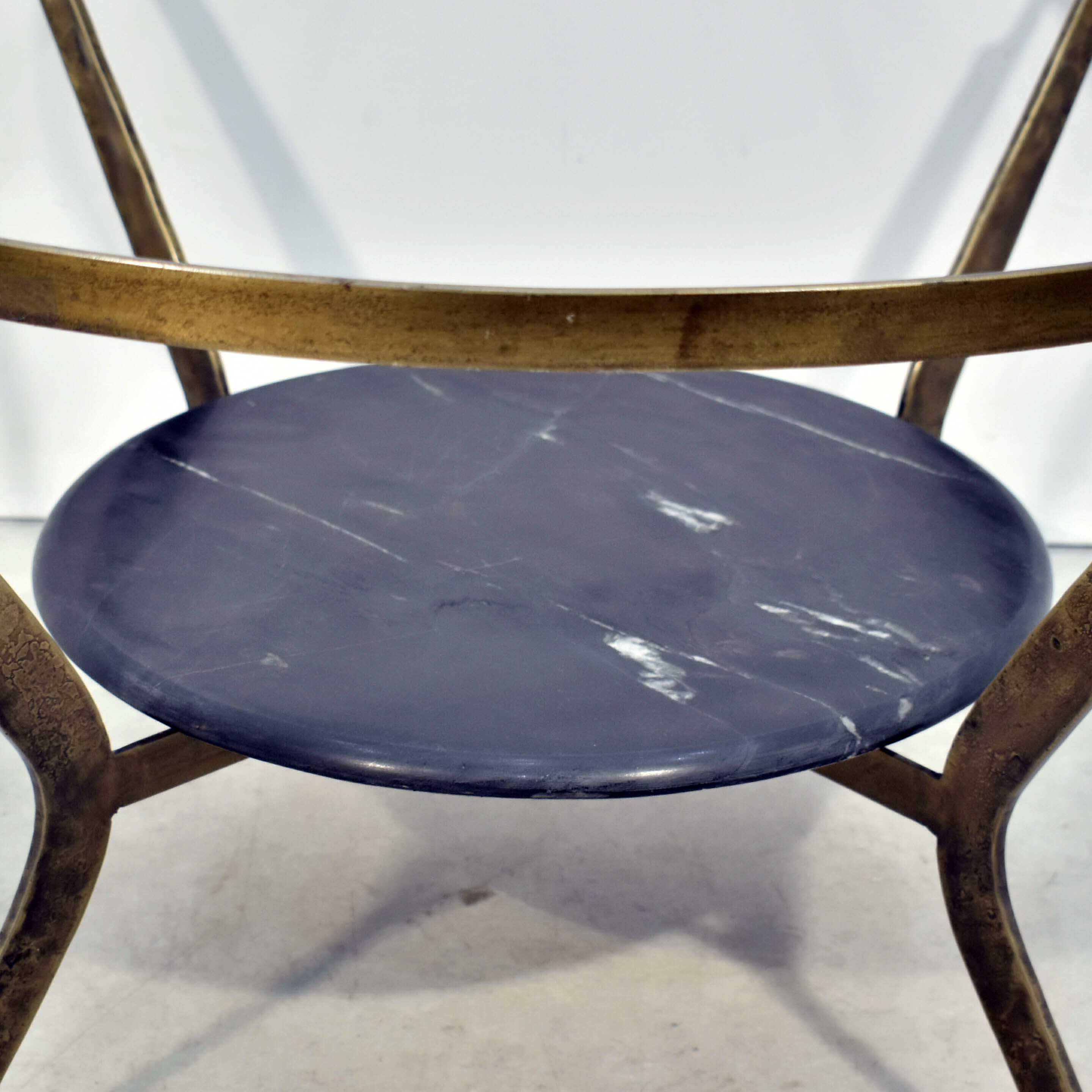 Table Ronde Basse - Fer Doré Marbre & Verre Biseauté - Image 4