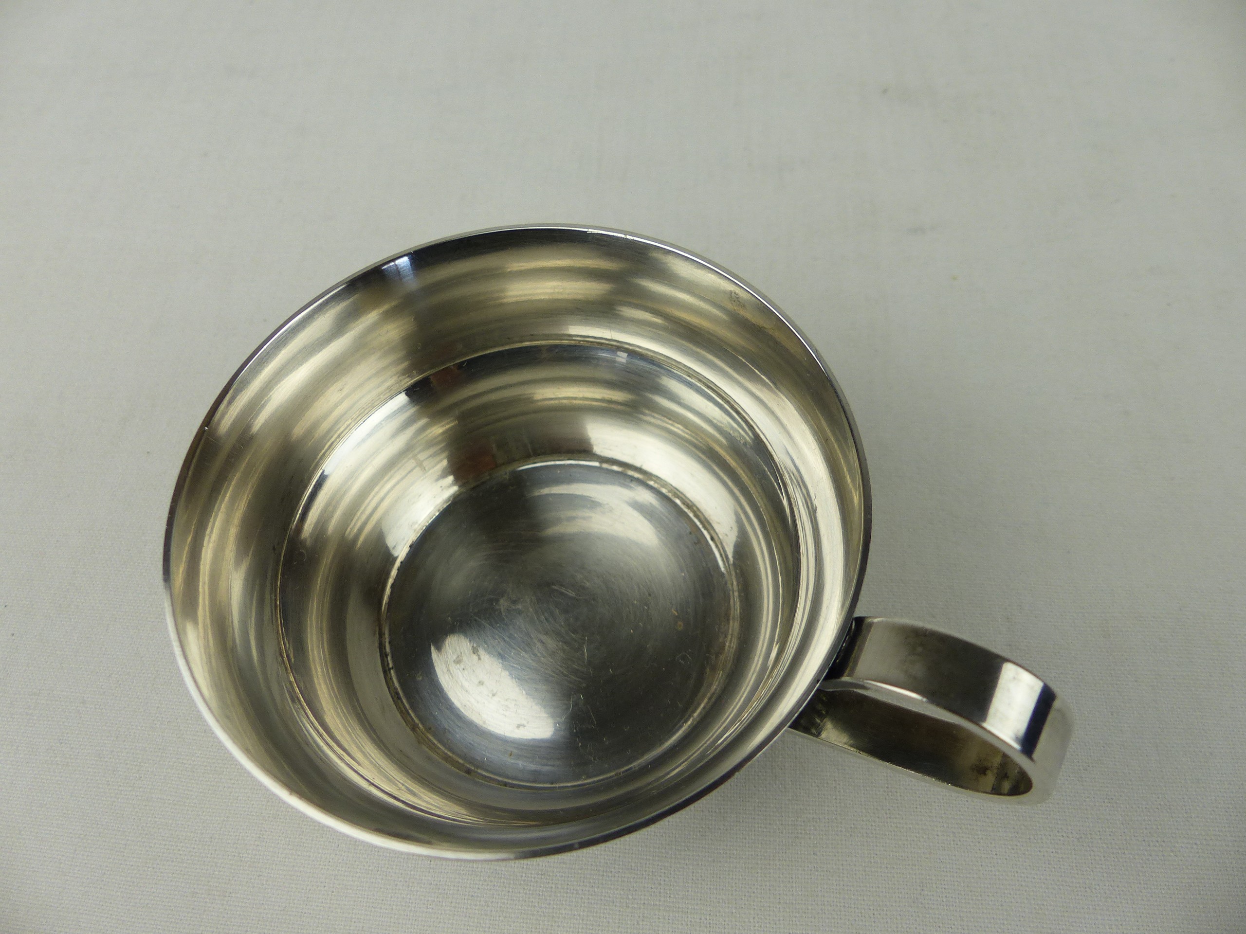 Voir photo 3 de Orfèvrerie de St Médard, tasse en métal argenté vintage Orfèvrerie de St Médard, tasse en métal argenté vintage Très bon état - Vue 3 -