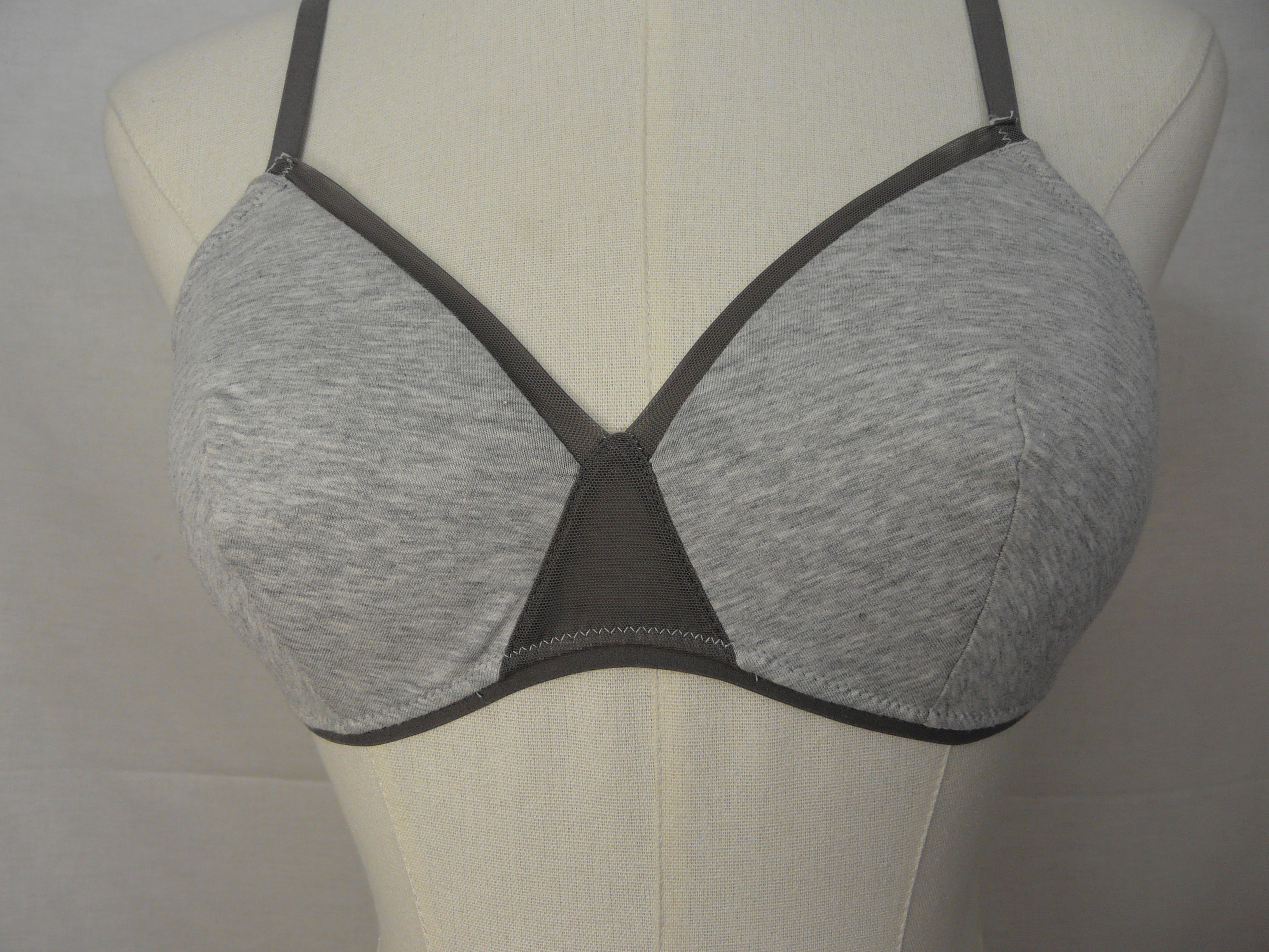 Voir photo 11 de L54 - Lot de soutien-gorge - Jardin Secret - Taille 90B L54 - Lot de soutien-gorge - Jardin Secret - Taille 90B Comme neuf - Vue 11 -